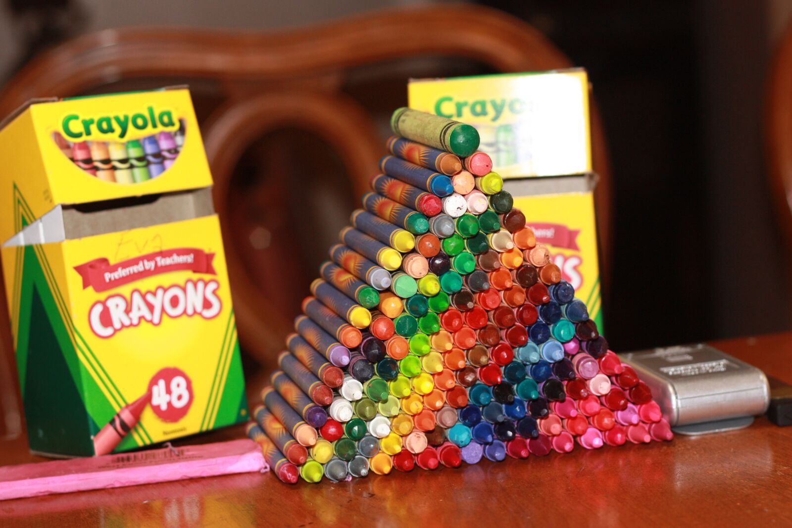 Canon EOS 450D (EOS Rebel XSi / EOS Kiss X2) sample photo. Crayons, crayola, school photography