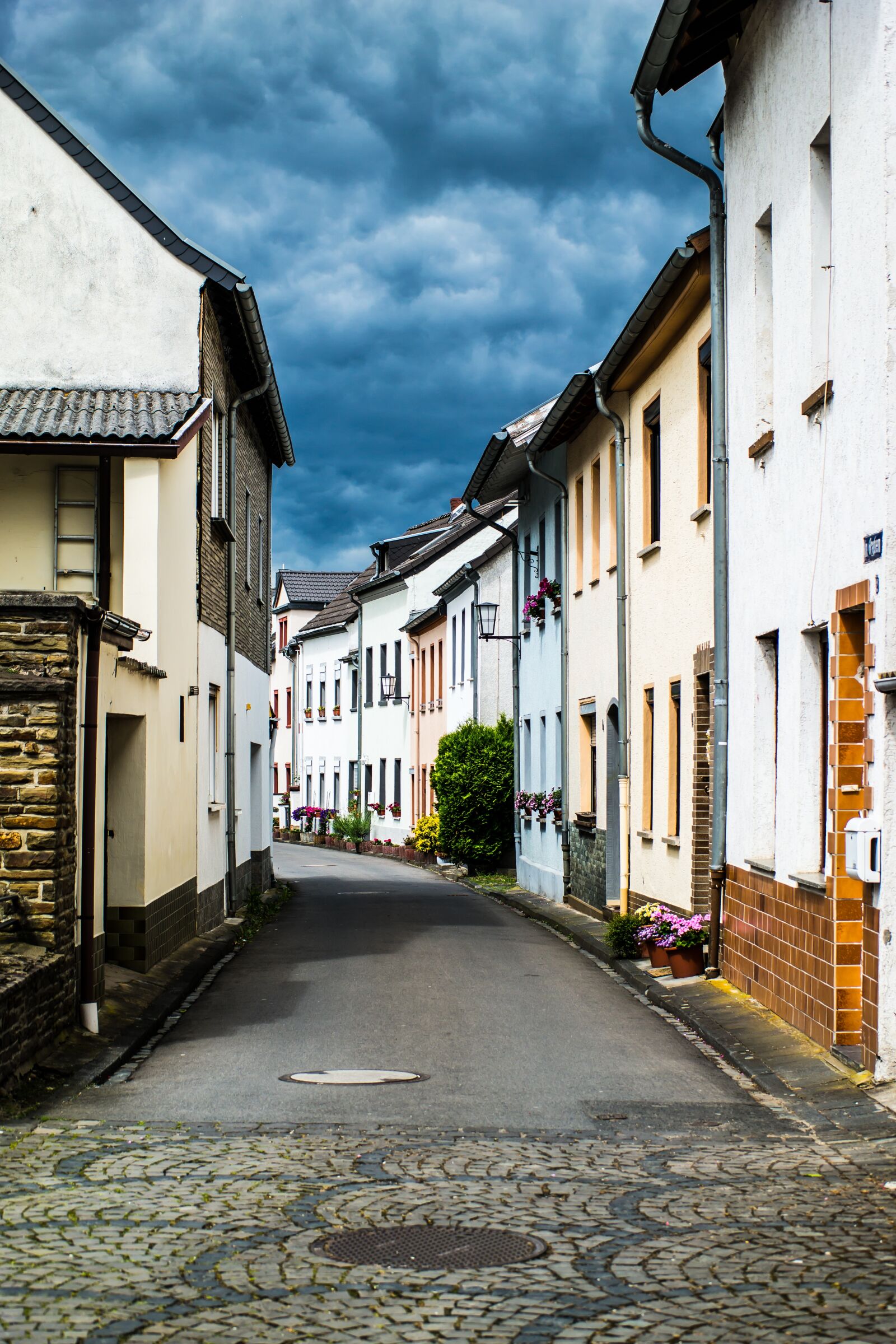 Samsung NX300M sample photo. Clouds, road, houses photography