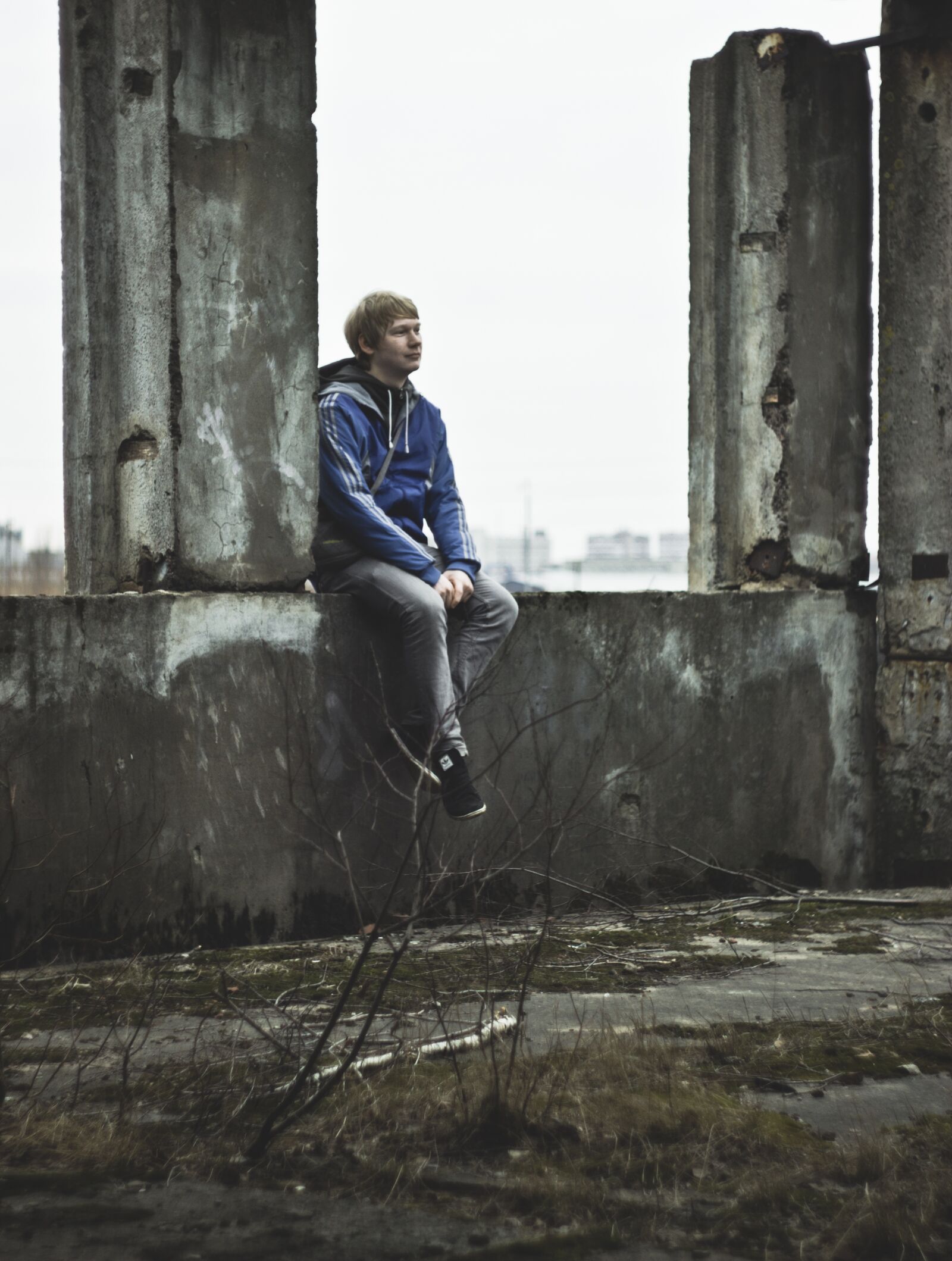 Canon EOS 600D (Rebel EOS T3i / EOS Kiss X5) sample photo. Man, sitting, window photography