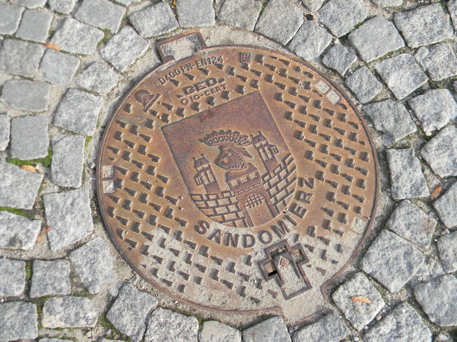 Nikon Coolpix L110 sample photo. Manhole, cover, street photography