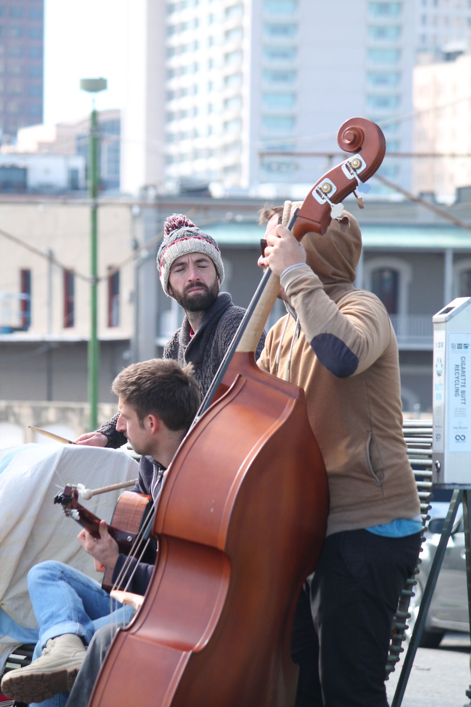 Canon EOS 1100D (EOS Rebel T3 / EOS Kiss X50) + Canon EF-S 55-250mm F4-5.6 IS II sample photo. New orleans, street performer photography