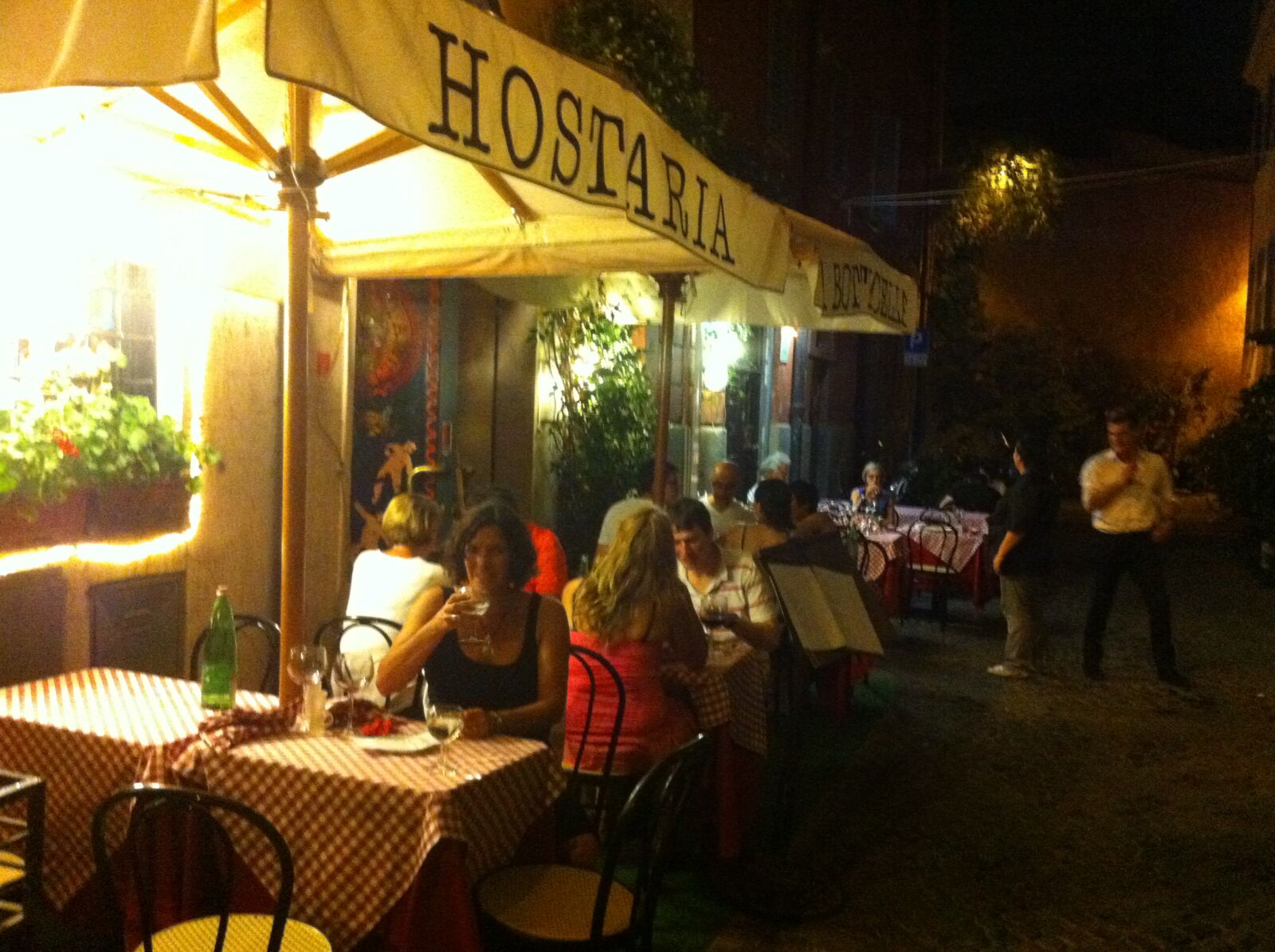Apple iPhone 4 sample photo. Dining, italy photography