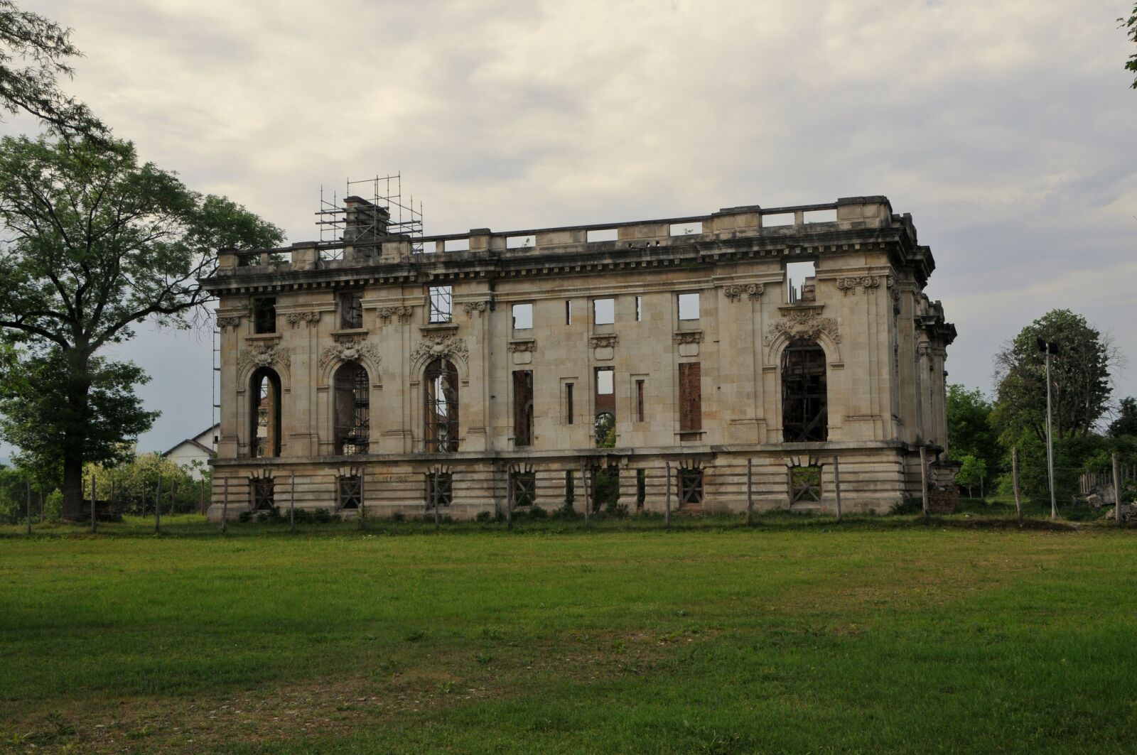 Nikon D300 sample photo. Castle, ruin, supplies photography