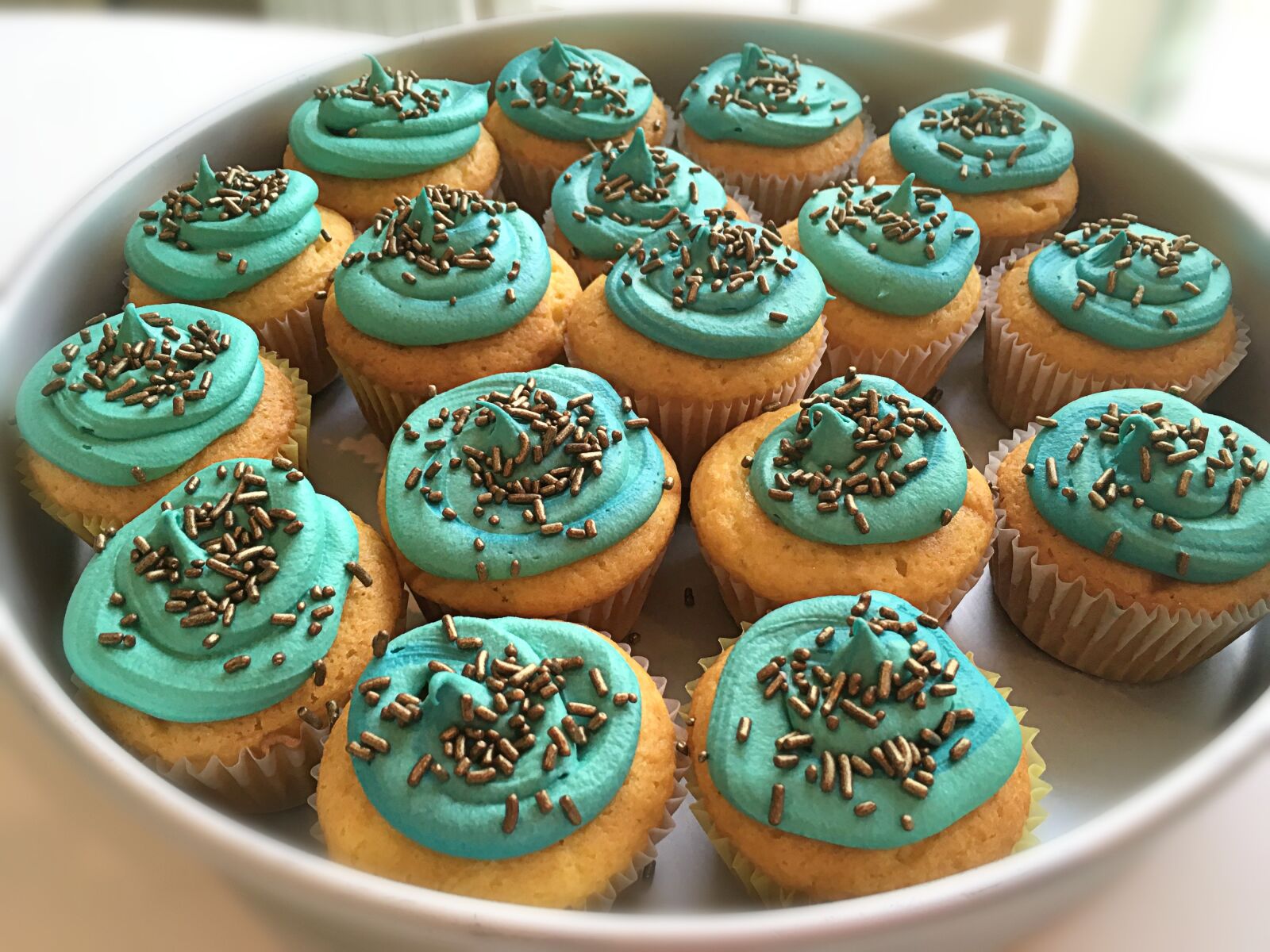 Apple iPhone SE sample photo. Cupcakes, teal, cake photography