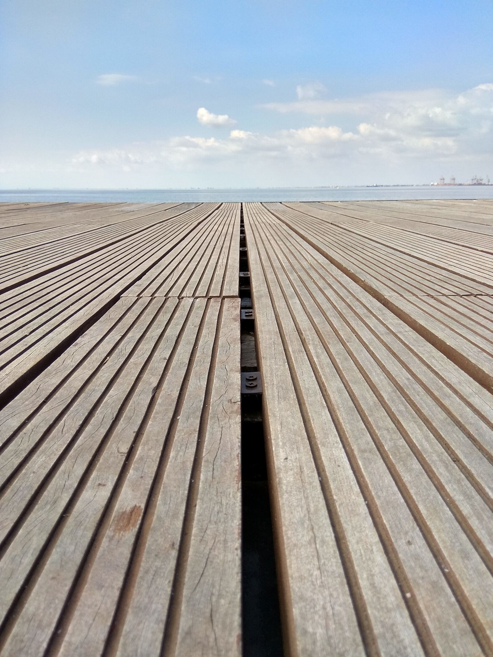 Xiaomi Redmi Note 4 sample photo. Sea, beach, wood photography