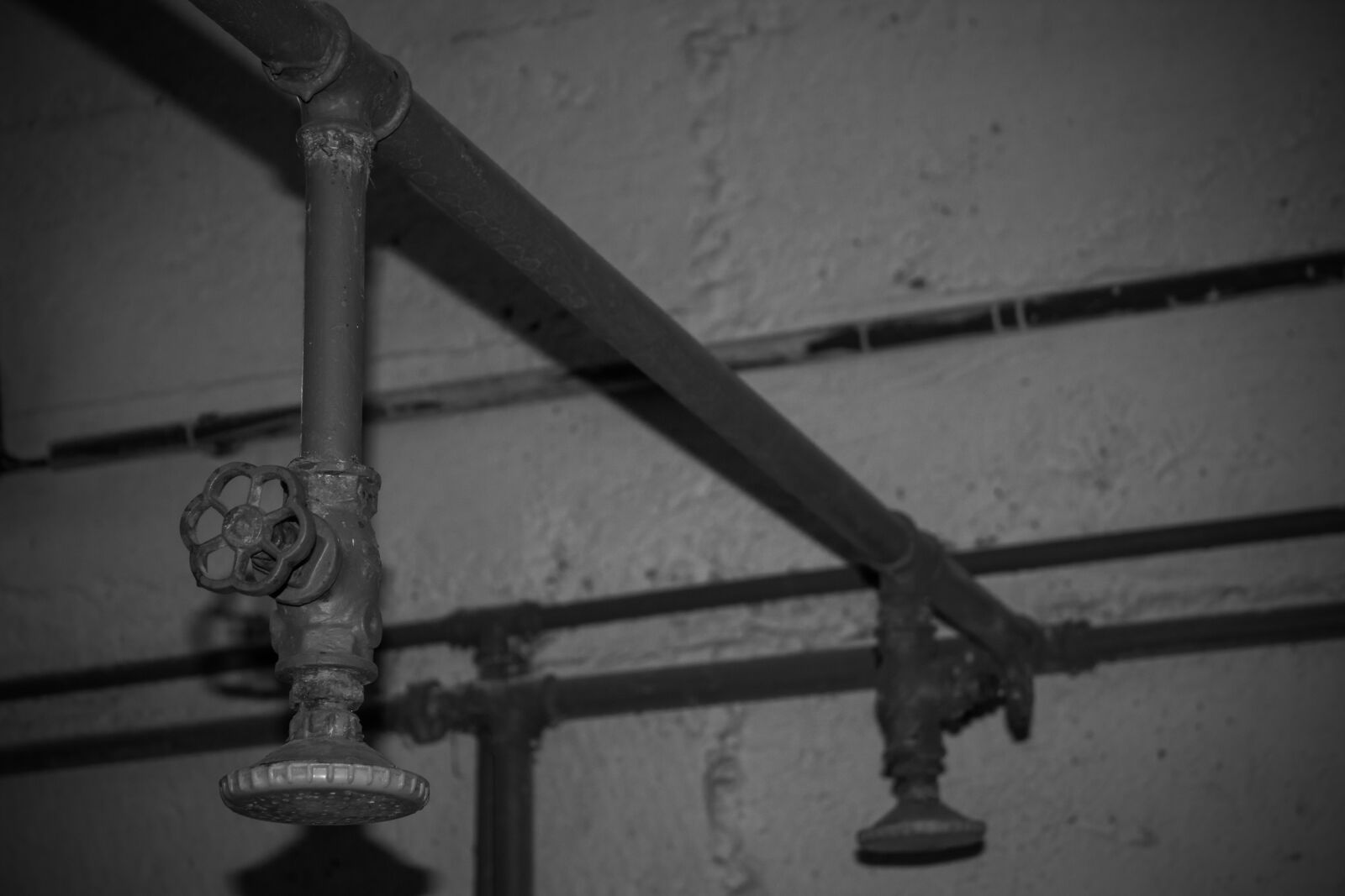 Canon EOS 100D (EOS Rebel SL1 / EOS Kiss X7) sample photo. Showers, bunker, urbex photography