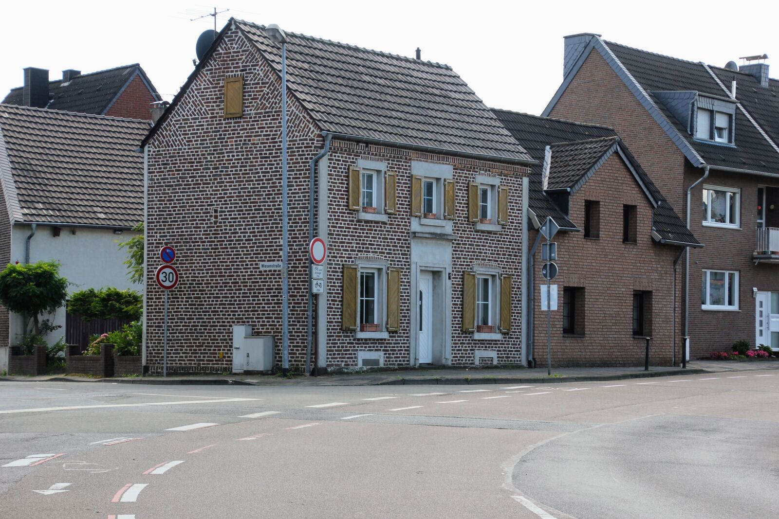 Canon EOS 60D sample photo. Real estate, road, house photography