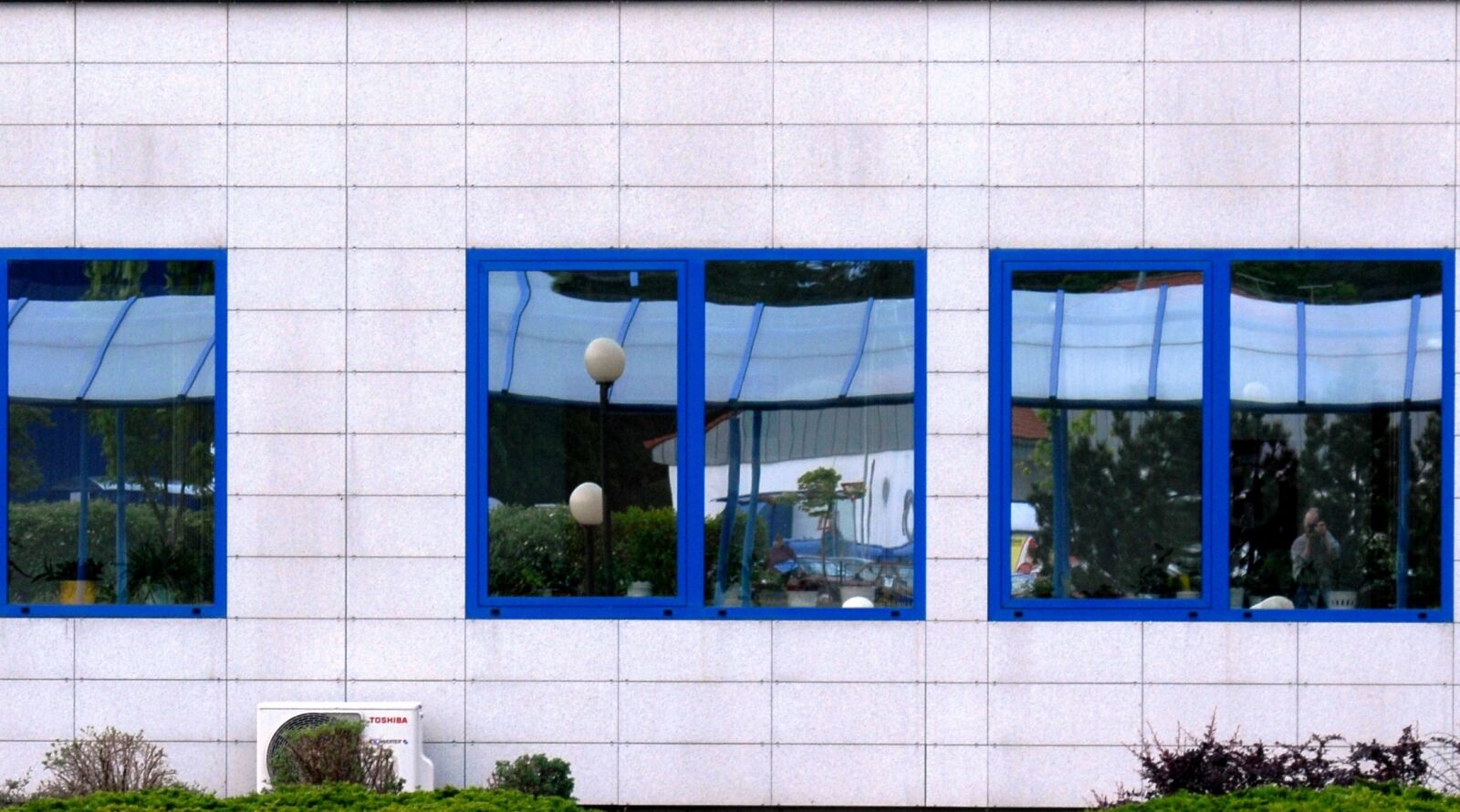 Nikon D200 sample photo. Office building, window, reflection photography