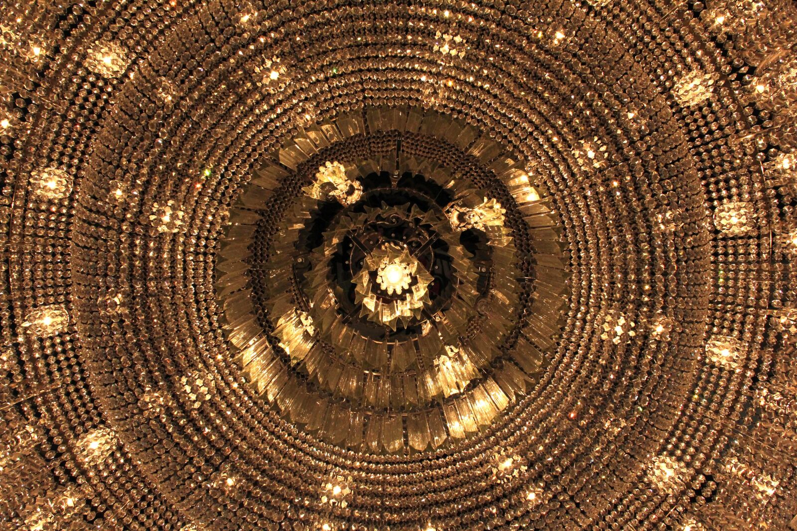 Canon EF-S 18-135mm F3.5-5.6 IS sample photo. Light, symmetrical, pattern photography