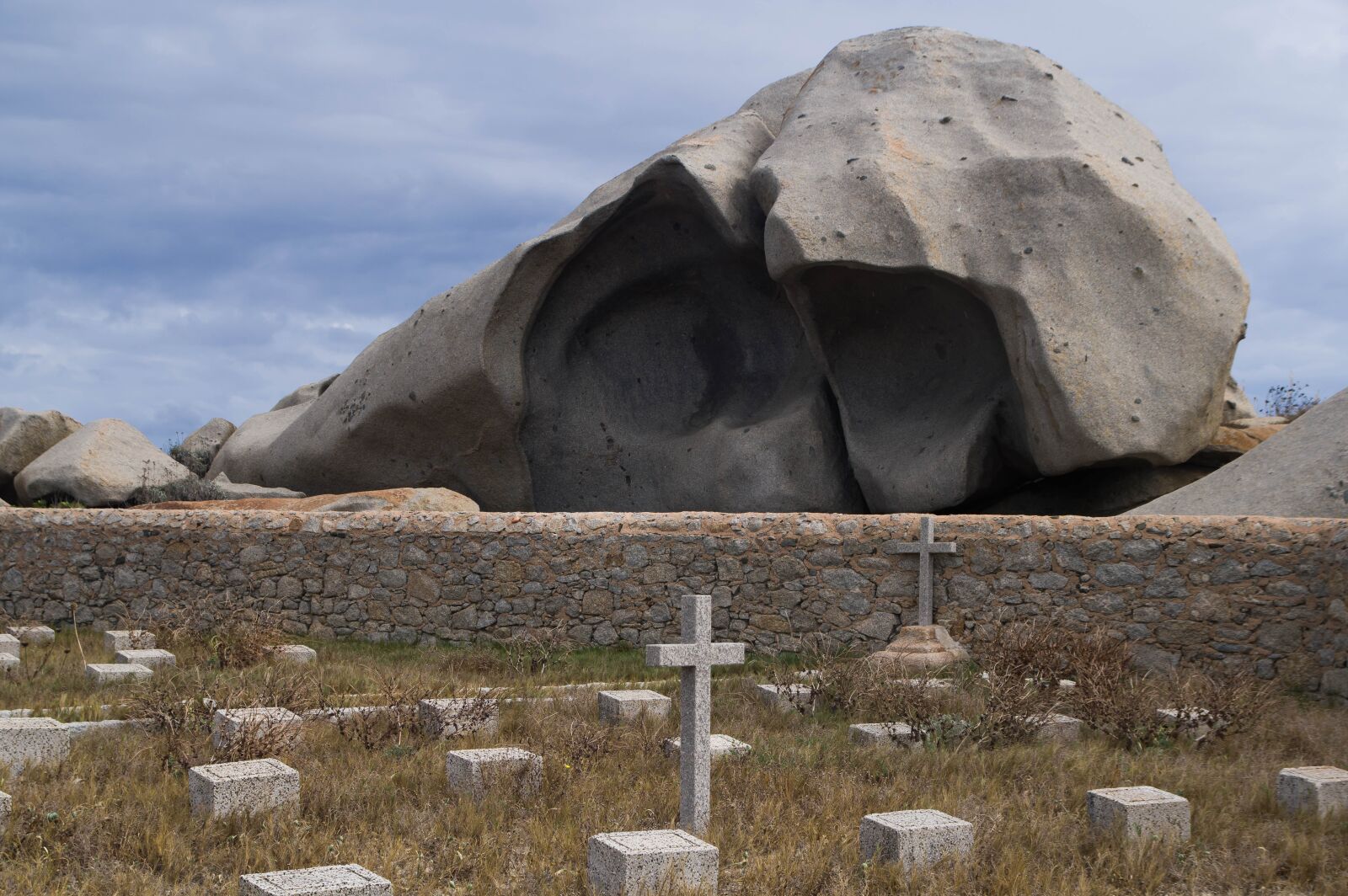 Pentax KP sample photo. Corsican, lavezzi isles, cemetery photography