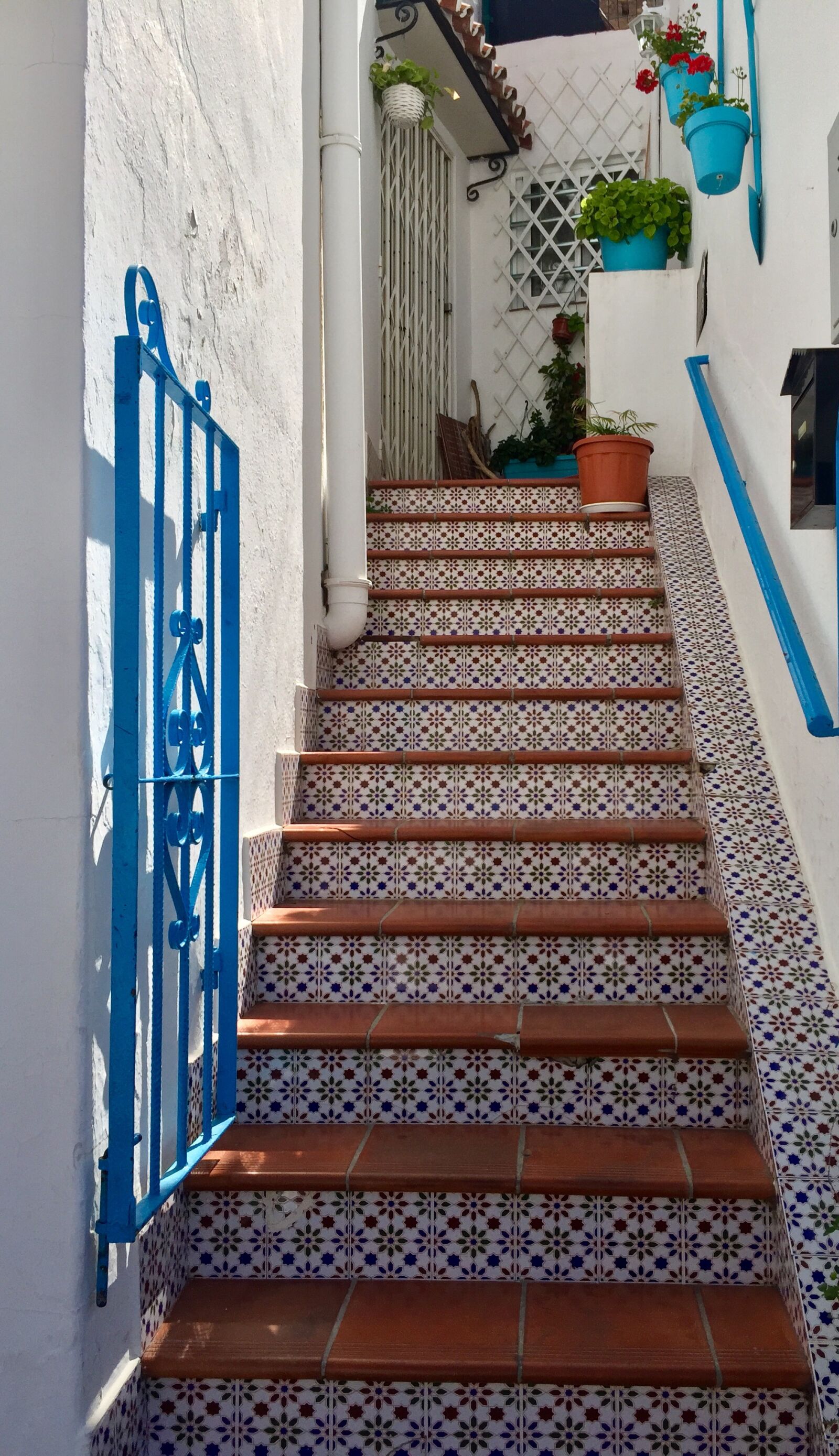 iPhone 6 back camera 4.15mm f/2.2 sample photo. Steps, tiles, stairs photography