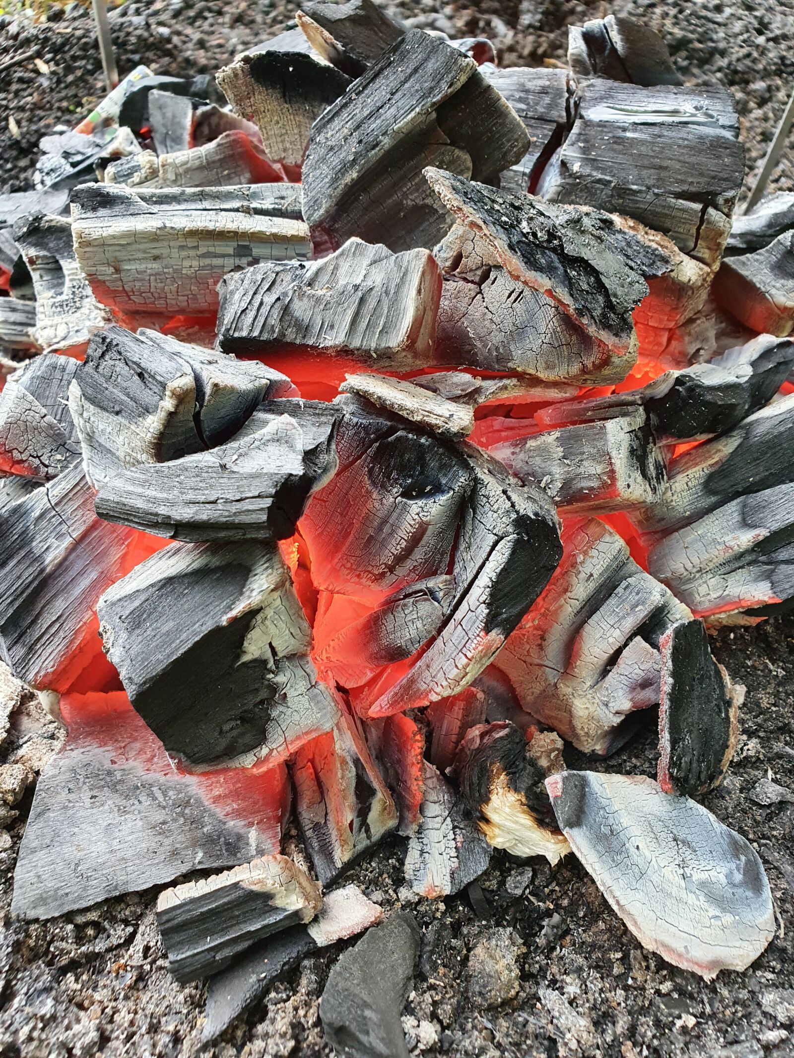 Samsung Galaxy S10 sample photo. Coal, fever, bonfire photography