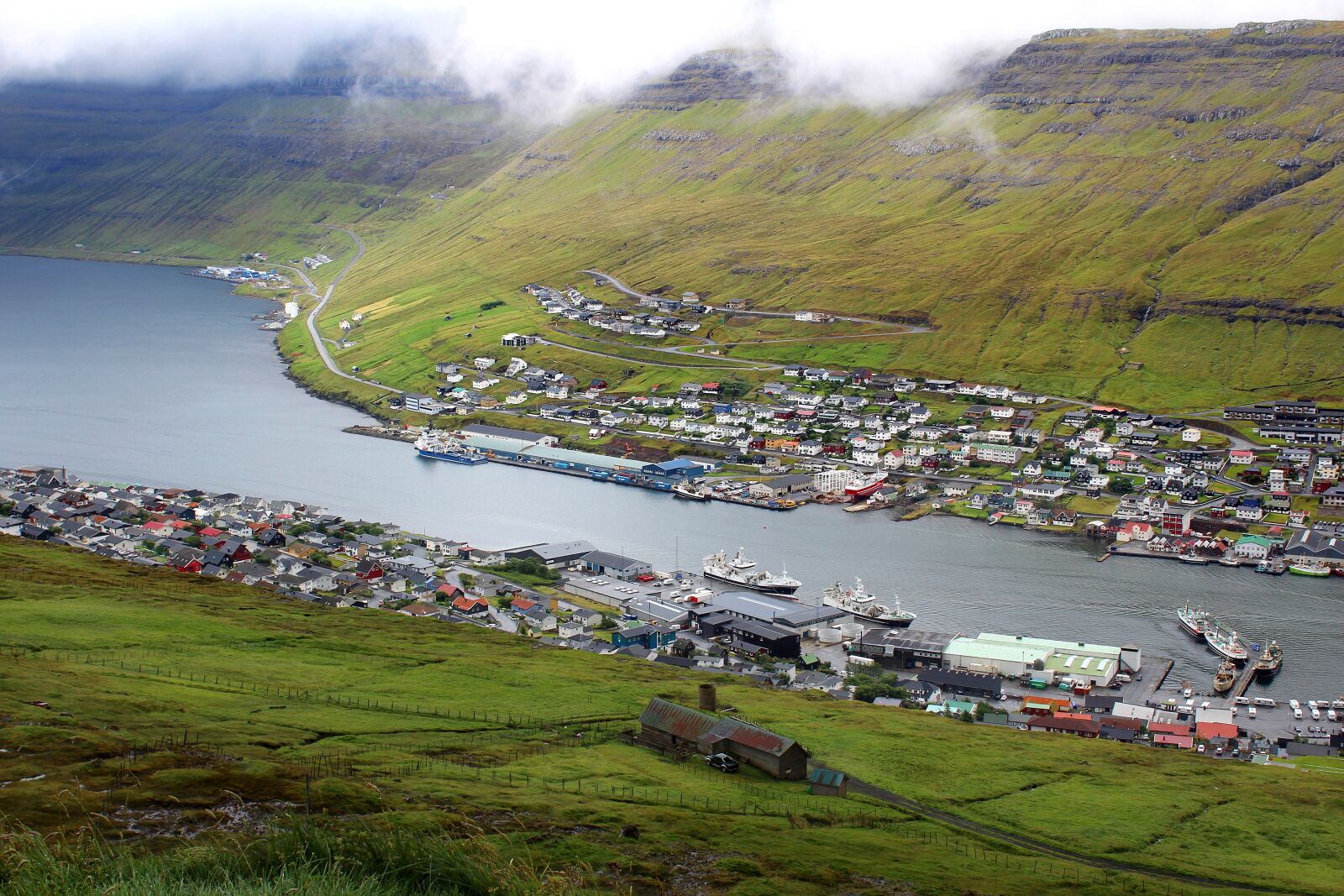 Canon EOS 1300D (EOS Rebel T6 / EOS Kiss X80) sample photo. Klaksvik harbour, klaksvig port photography