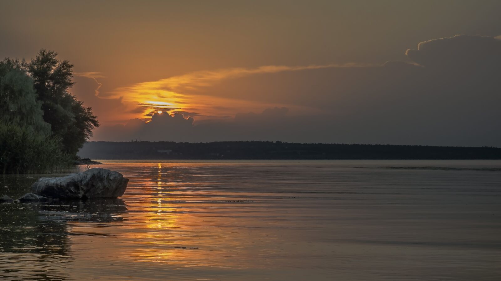 Sony Cyber-shot DSC-RX100 sample photo. Sunset, stone, beach photography