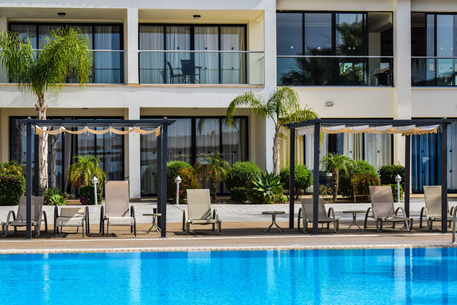 Nikon D3300 sample photo. Hotel, pool, resort photography