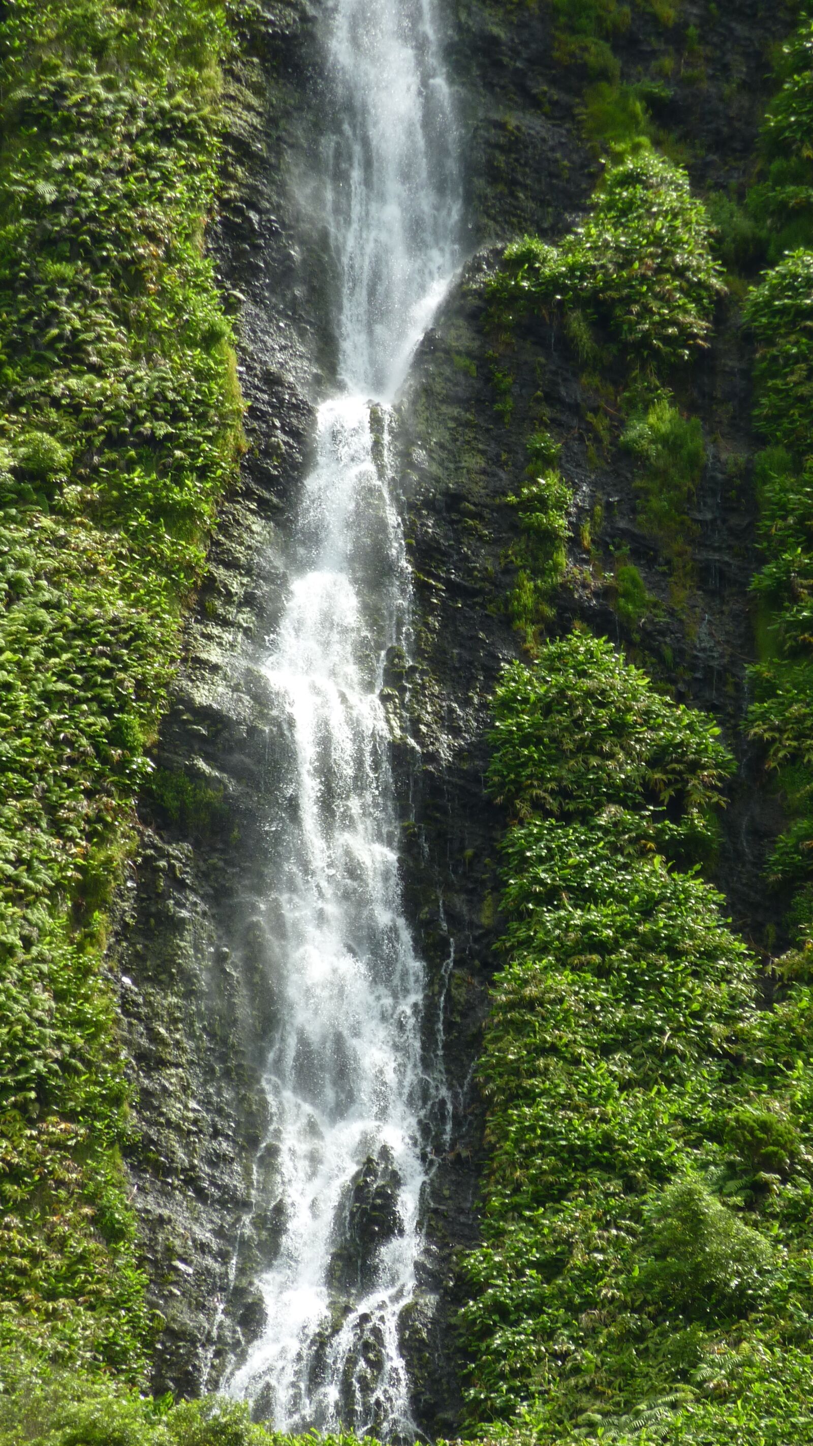 Panasonic DMC-TZ7 sample photo. Waterfall, mountain, landscape photography