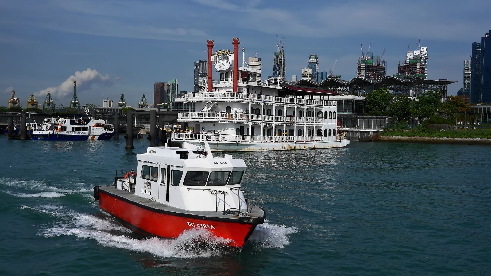 Panasonic Lumix DMC-GH3 sample photo. Water, sea, ship photography