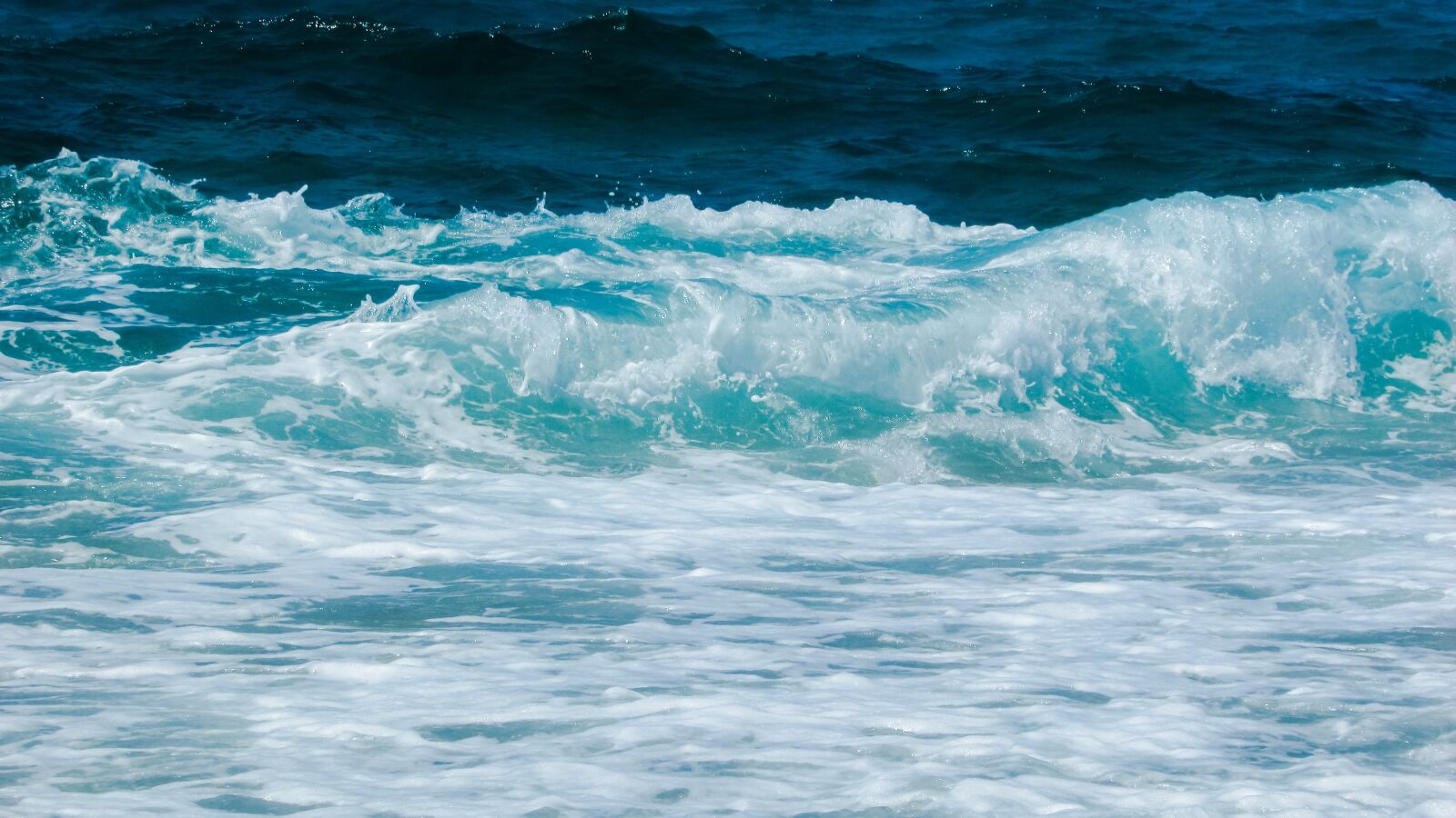 Canon PowerShot SX400 IS sample photo. Wave, beach, spray photography