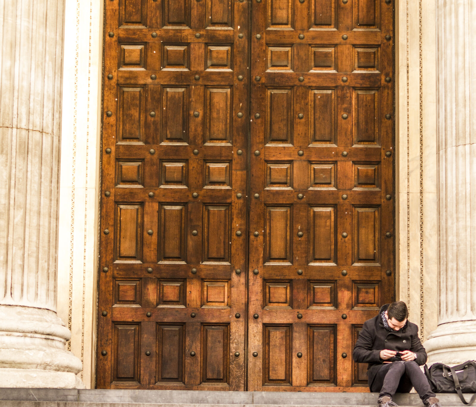Canon EOS 550D (EOS Rebel T2i / EOS Kiss X4) sample photo. Cathedral, door, entrance photography