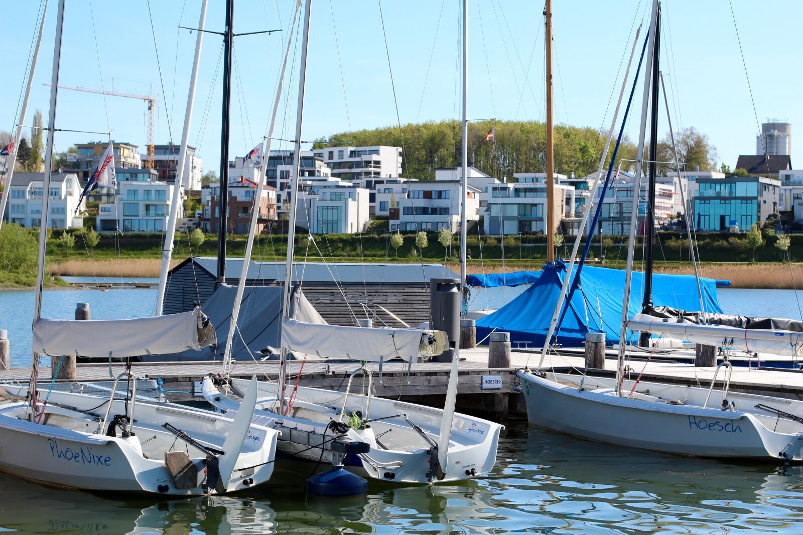 Canon EOS 600D (Rebel EOS T3i / EOS Kiss X5) + Canon EF 50mm F1.4 USM sample photo. Yacht, boat, jetty photography