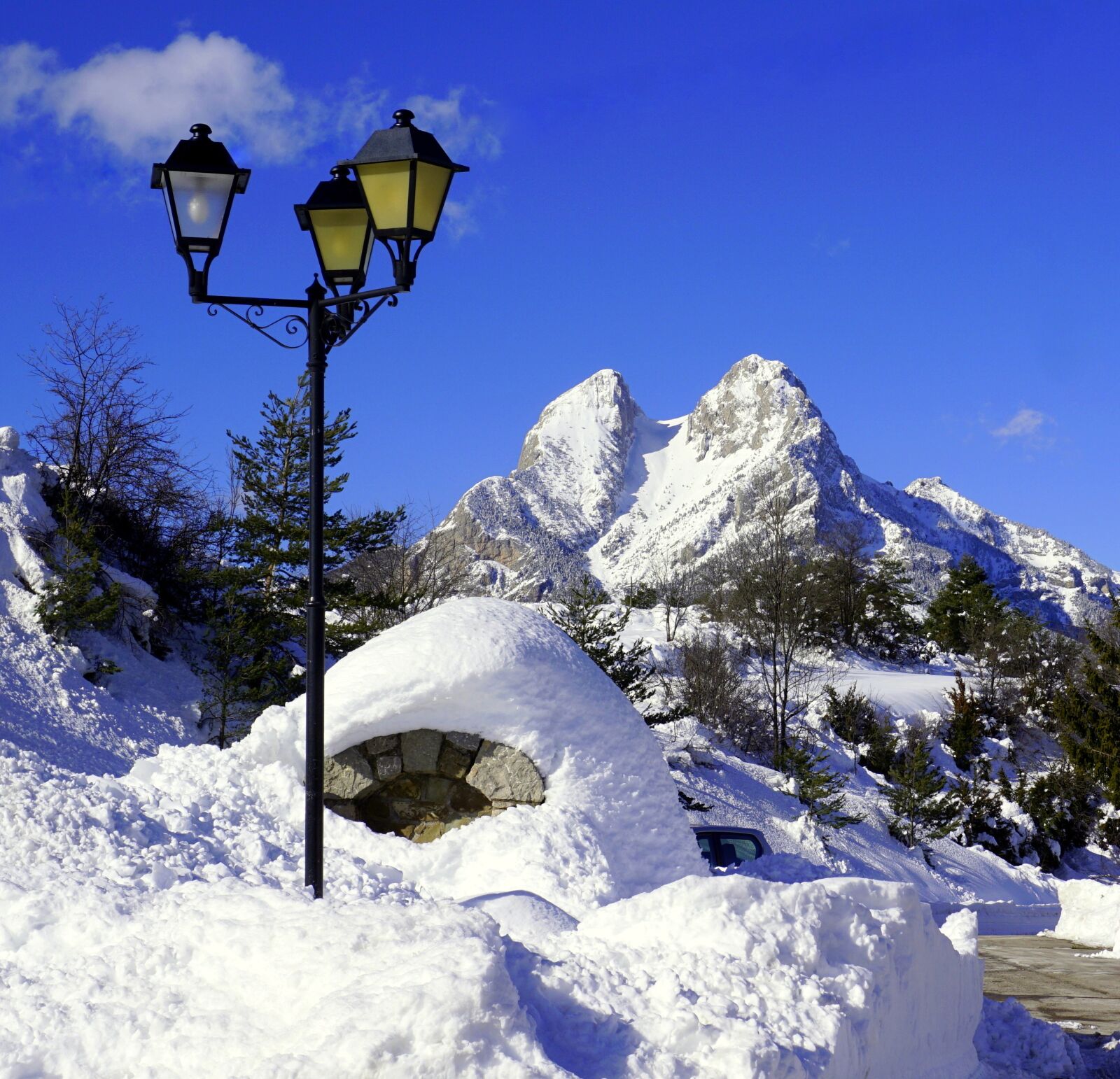 Sony E 16-50mm F3.5-5.6 PZ OSS sample photo. Snow, winter, cold photography