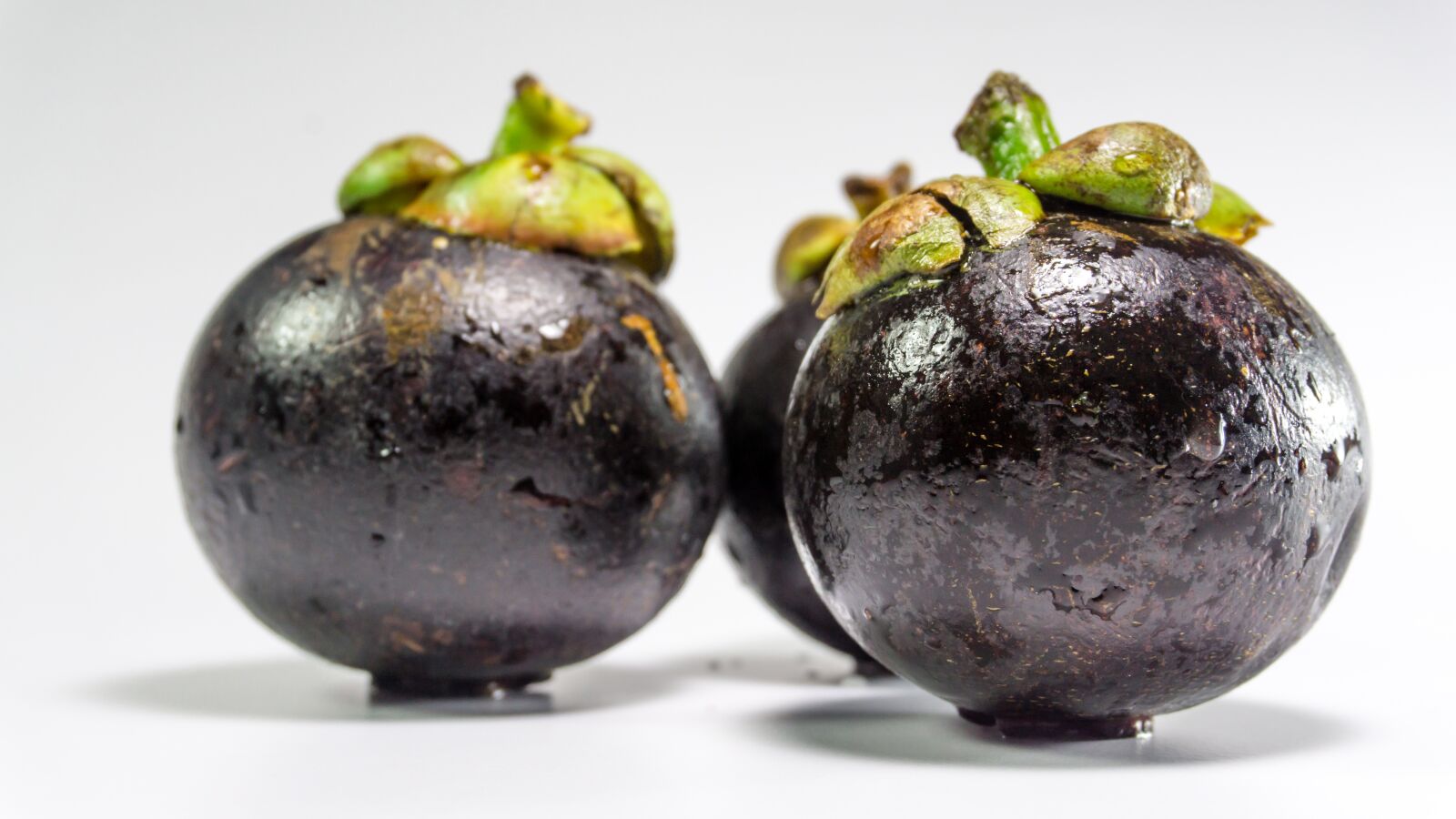 Sony a5100 sample photo. Mangosteen, fruit, white photography