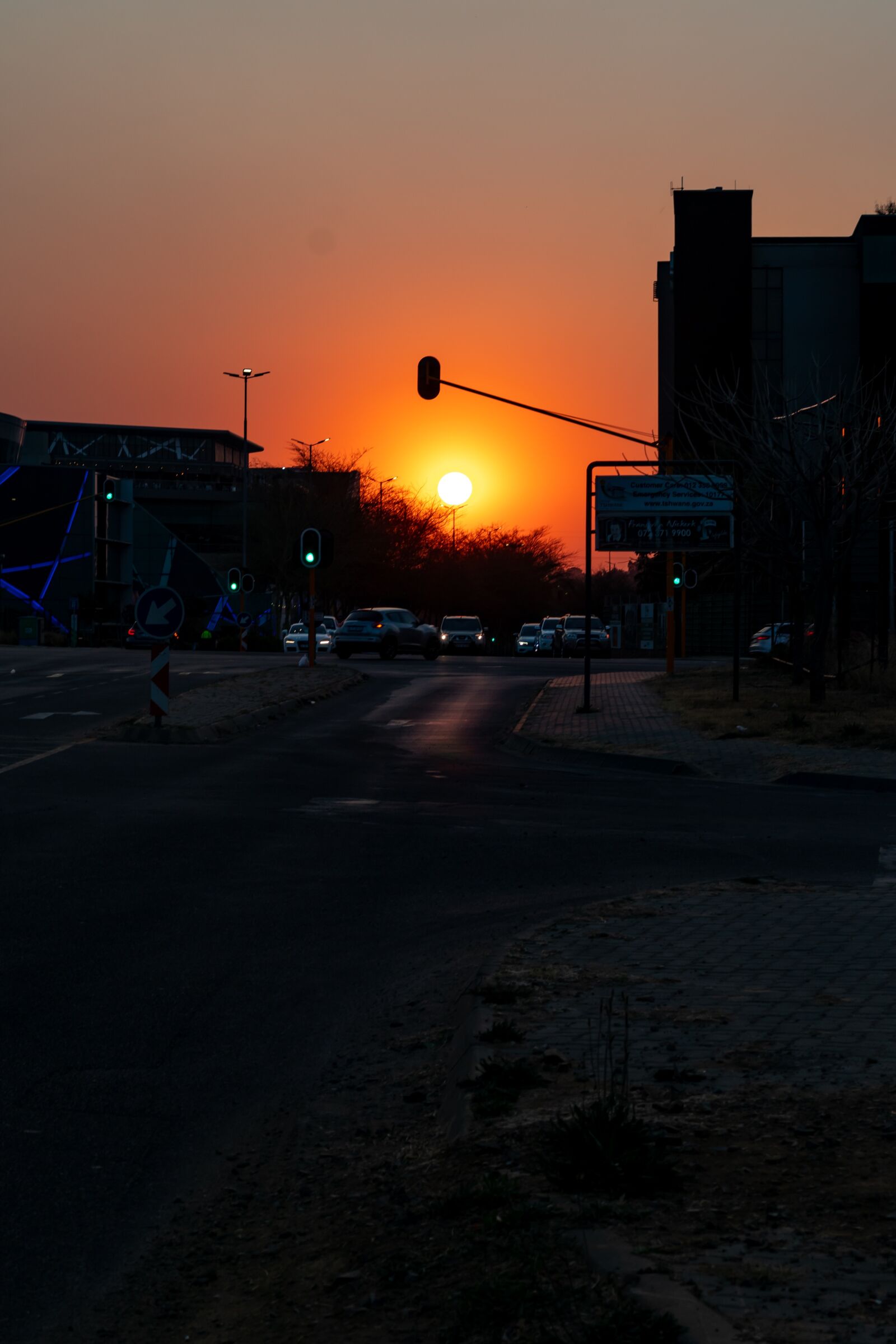 Canon EOS 2000D (EOS Rebel T7 / EOS Kiss X90 / EOS 1500D) sample photo. Pretoria sunset, sunset, silhouette photography