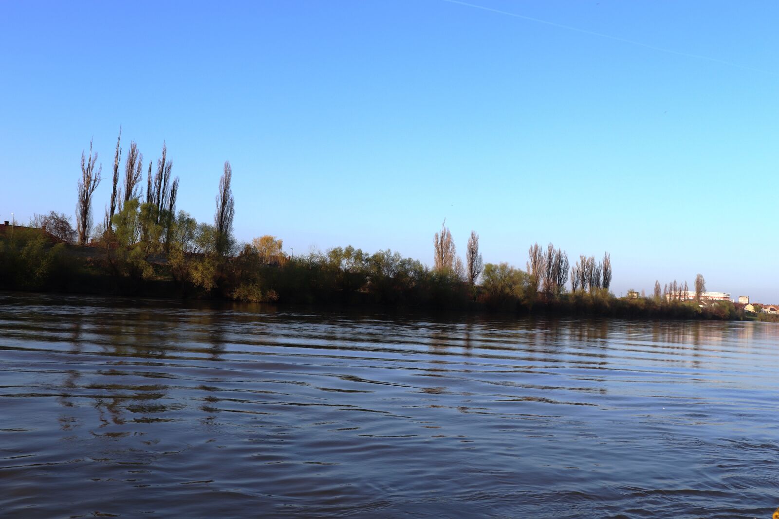 Canon EOS 200D (EOS Rebel SL2 / EOS Kiss X9) sample photo. River, arad, romania photography