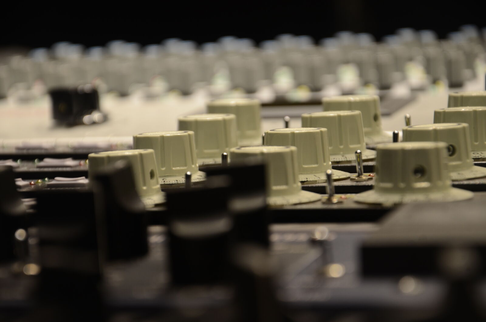 Nikon D7000 sample photo. Audio, compressor, depth, of photography
