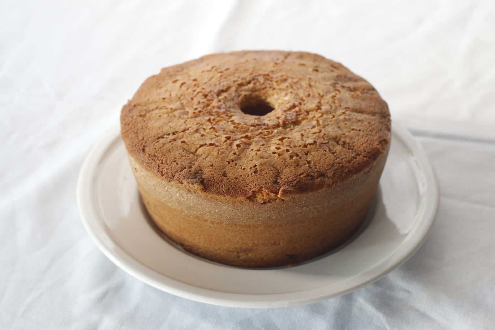 Canon EOS 70D + Canon EF 50mm F1.4 USM sample photo. Cake, homemade cake, culinary photography