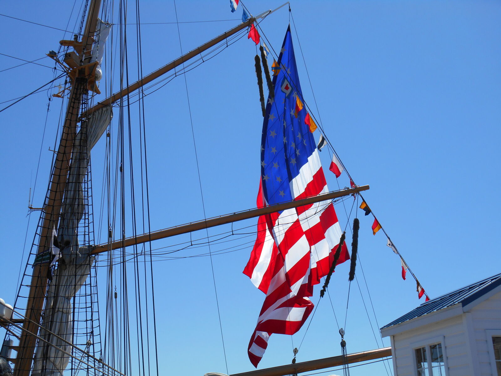 Nikon Coolpix S3500 sample photo. Boat, cable, flag, sky photography