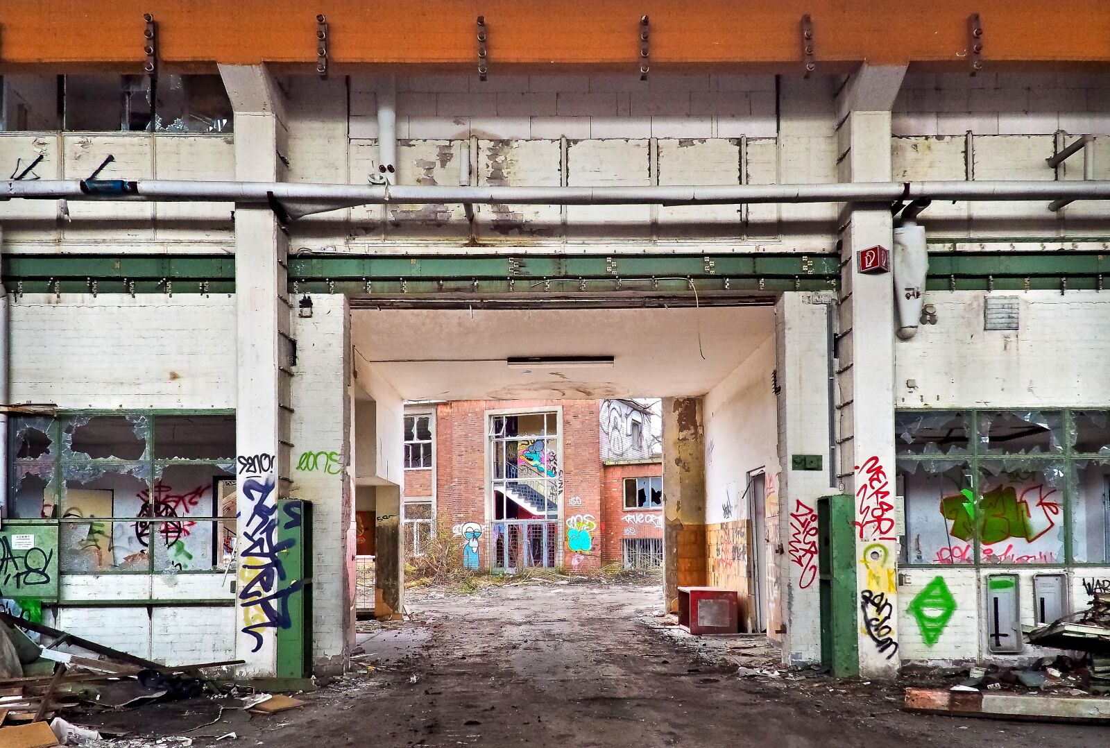 Olympus OM-D E-M10 sample photo. Lost places, rooms, abandoned photography