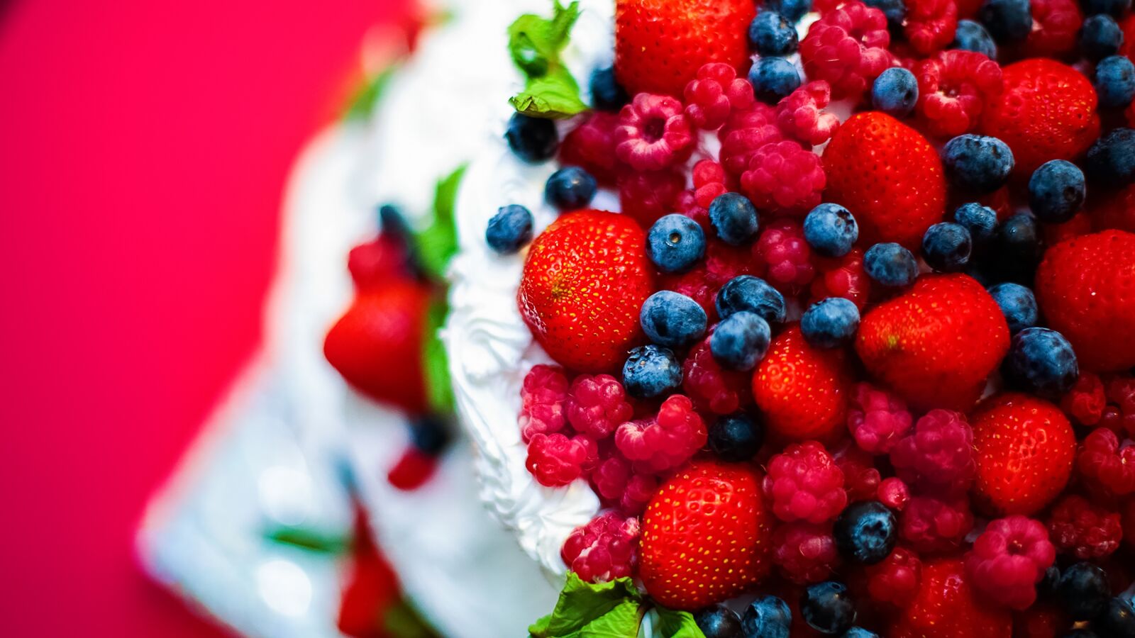 Canon EF 50mm F1.4 USM sample photo. Berry, cream, cake photography