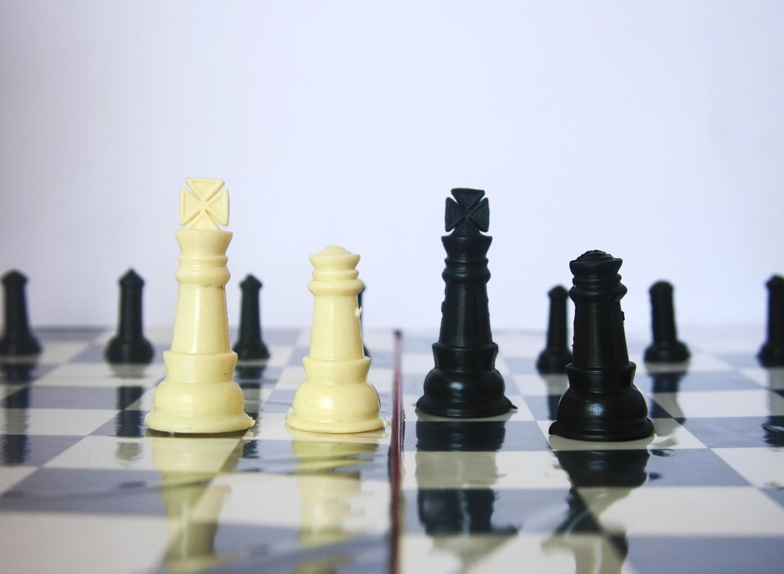 Canon EOS 1000D (EOS Digital Rebel XS / EOS Kiss F) sample photo. Table, chess, game, game photography