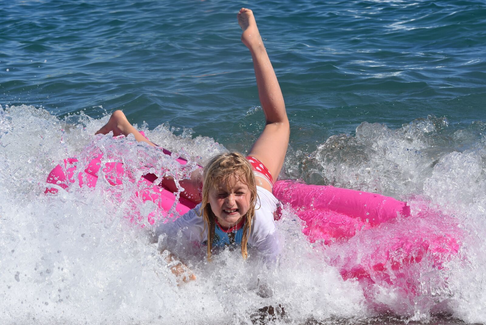 Nikon D7200 sample photo. Child, waves, people photography