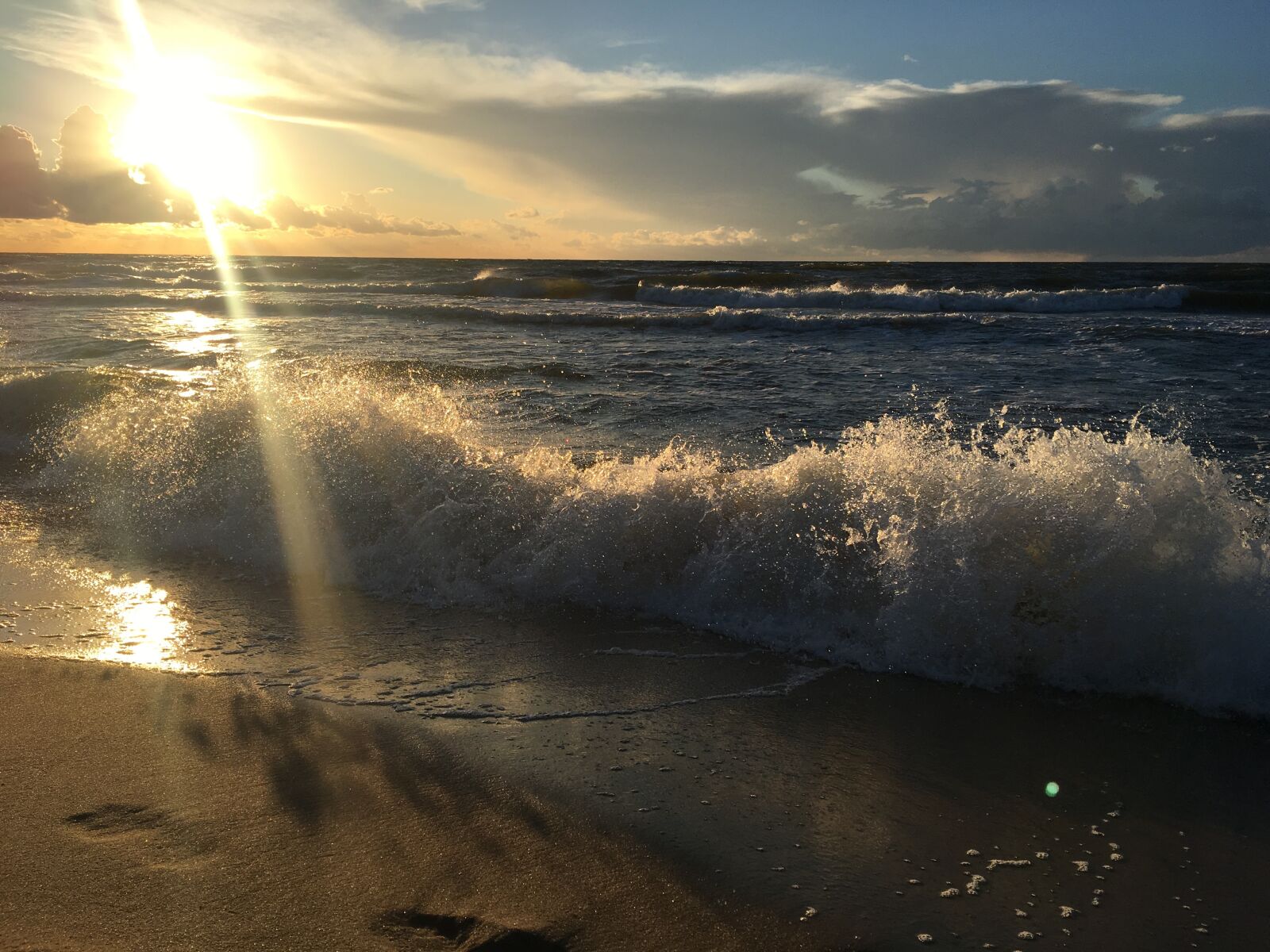 iPhone 6s back camera 4.15mm f/2.2 sample photo. Sea, beach, water photography