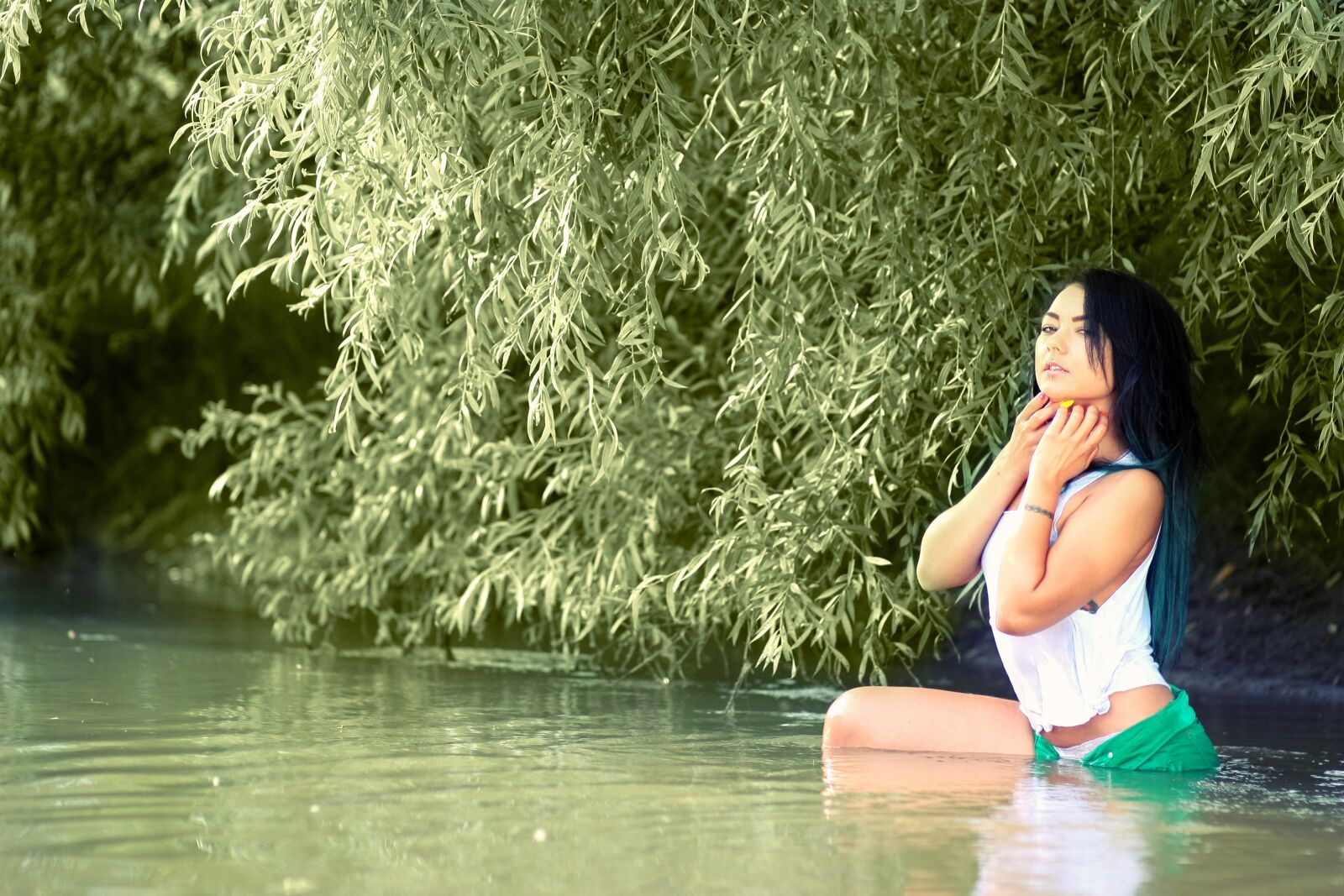 Canon EOS 450D (EOS Rebel XSi / EOS Kiss X2) sample photo. Girl, water, vegetation photography