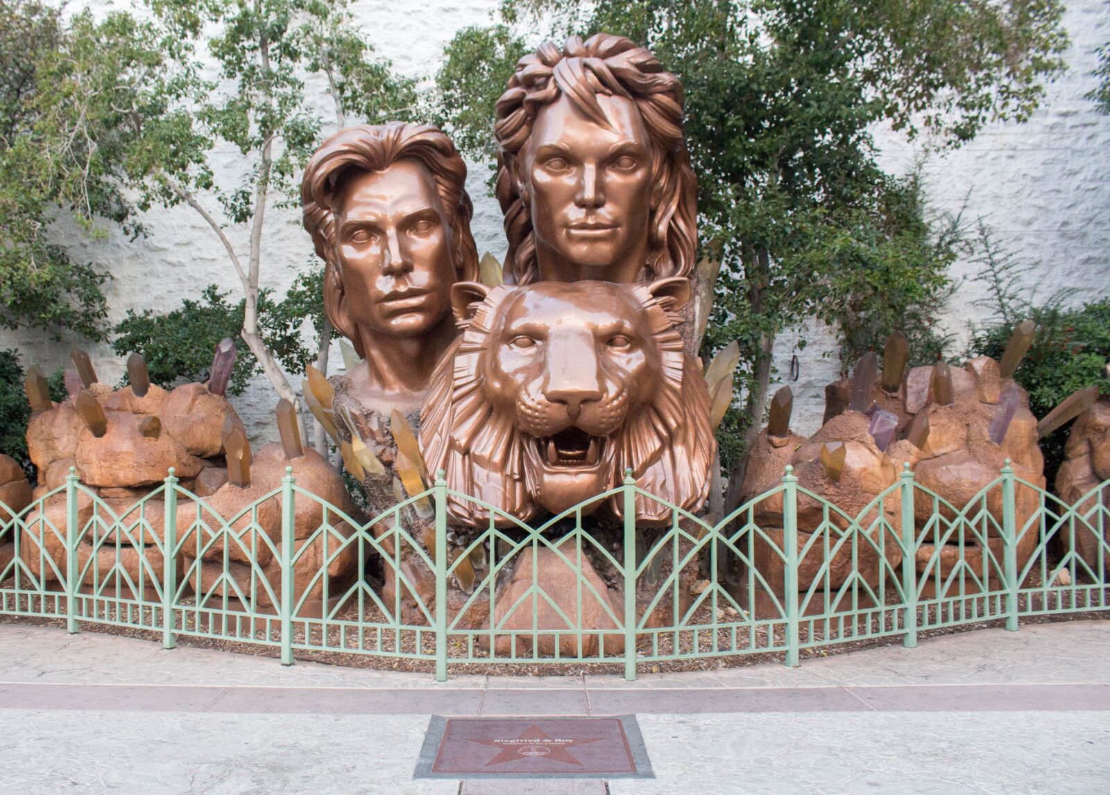Canon EOS 700D (EOS Rebel T5i / EOS Kiss X7i) sample photo. Statue, culture, people photography