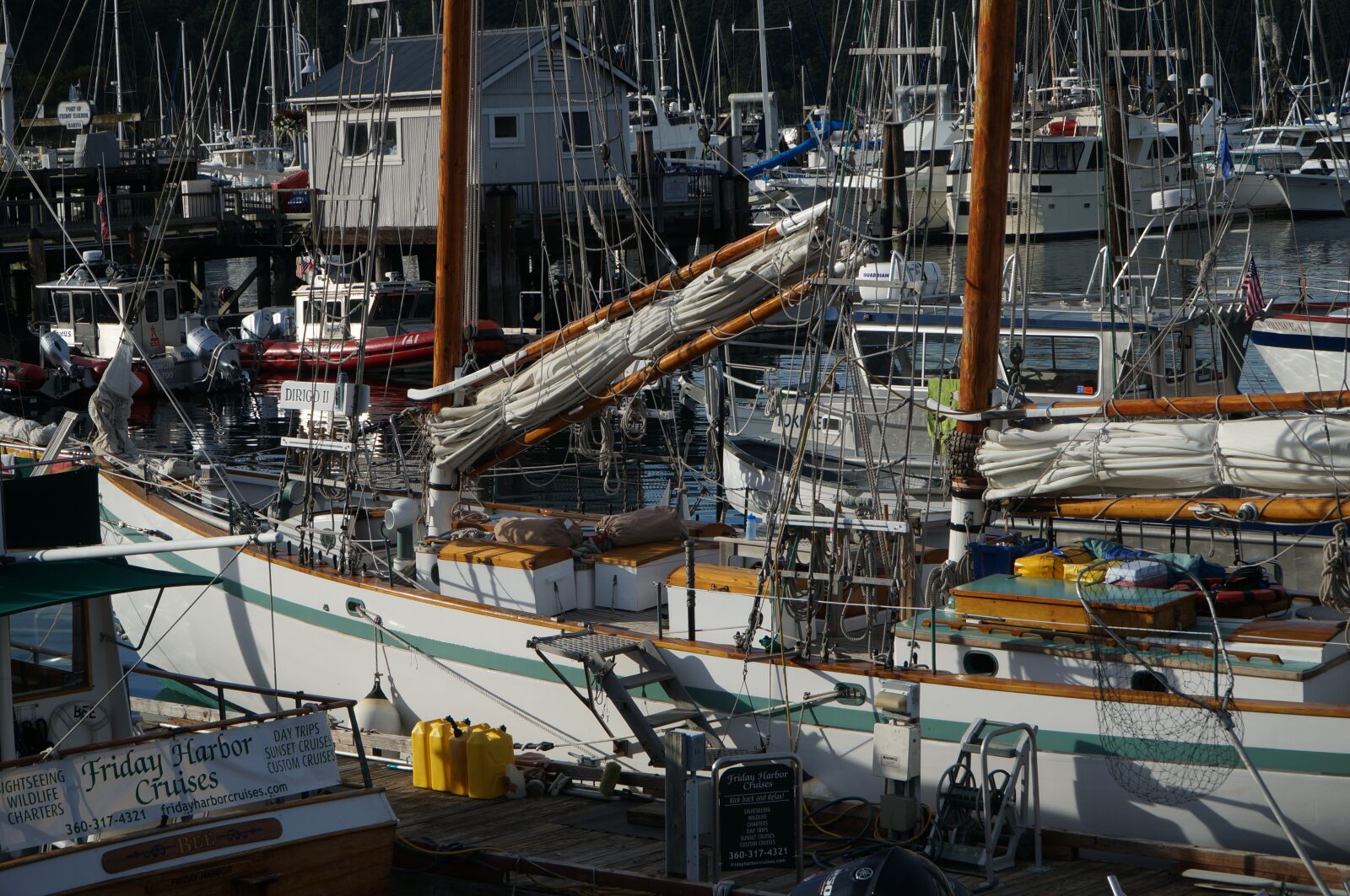 Sony Alpha NEX-6 + Sony E PZ 18-105mm F4 G OSS sample photo. Boat, harbour, water photography