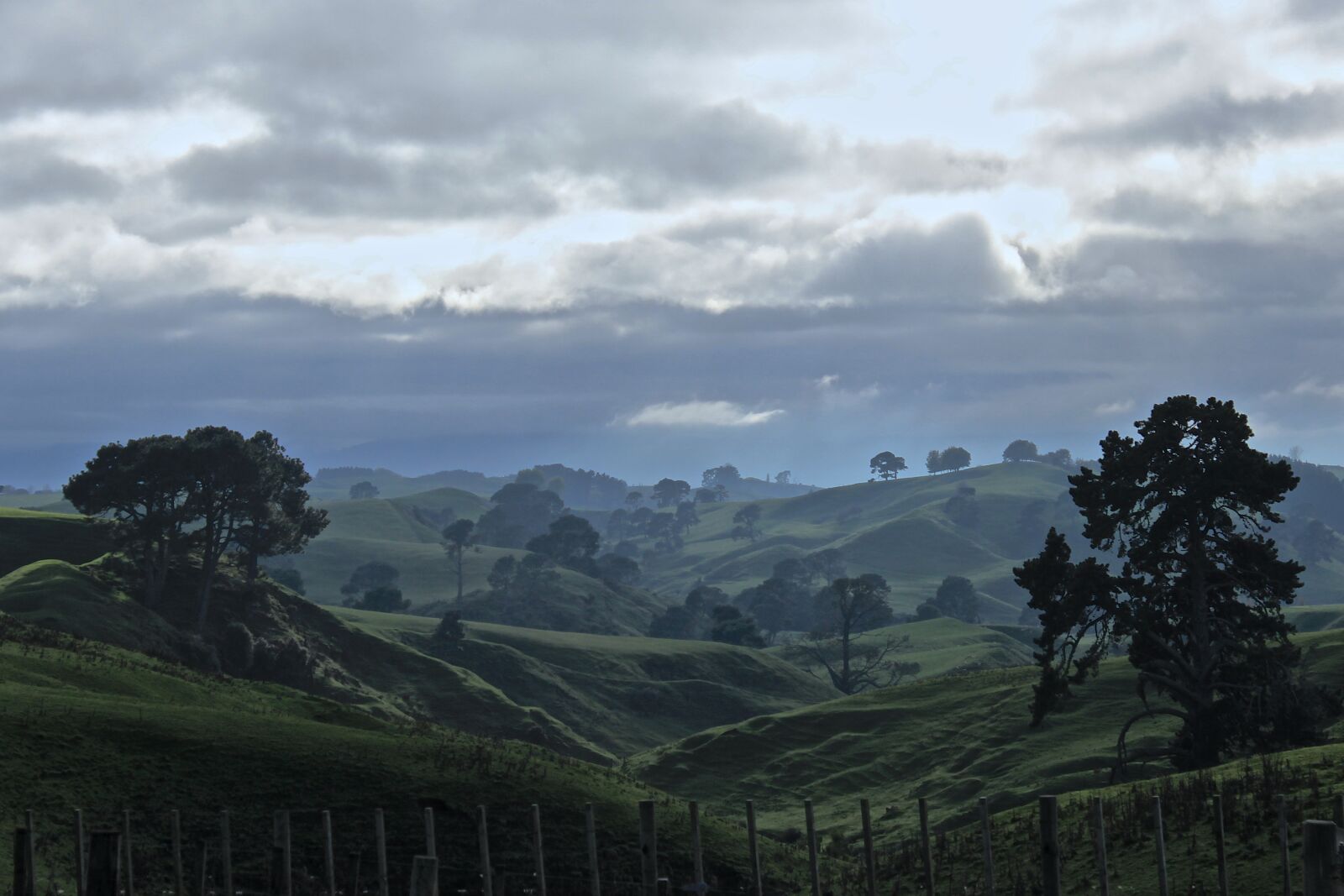 Canon EOS 600D (Rebel EOS T3i / EOS Kiss X5) sample photo. Mountain, valley, landscape photography