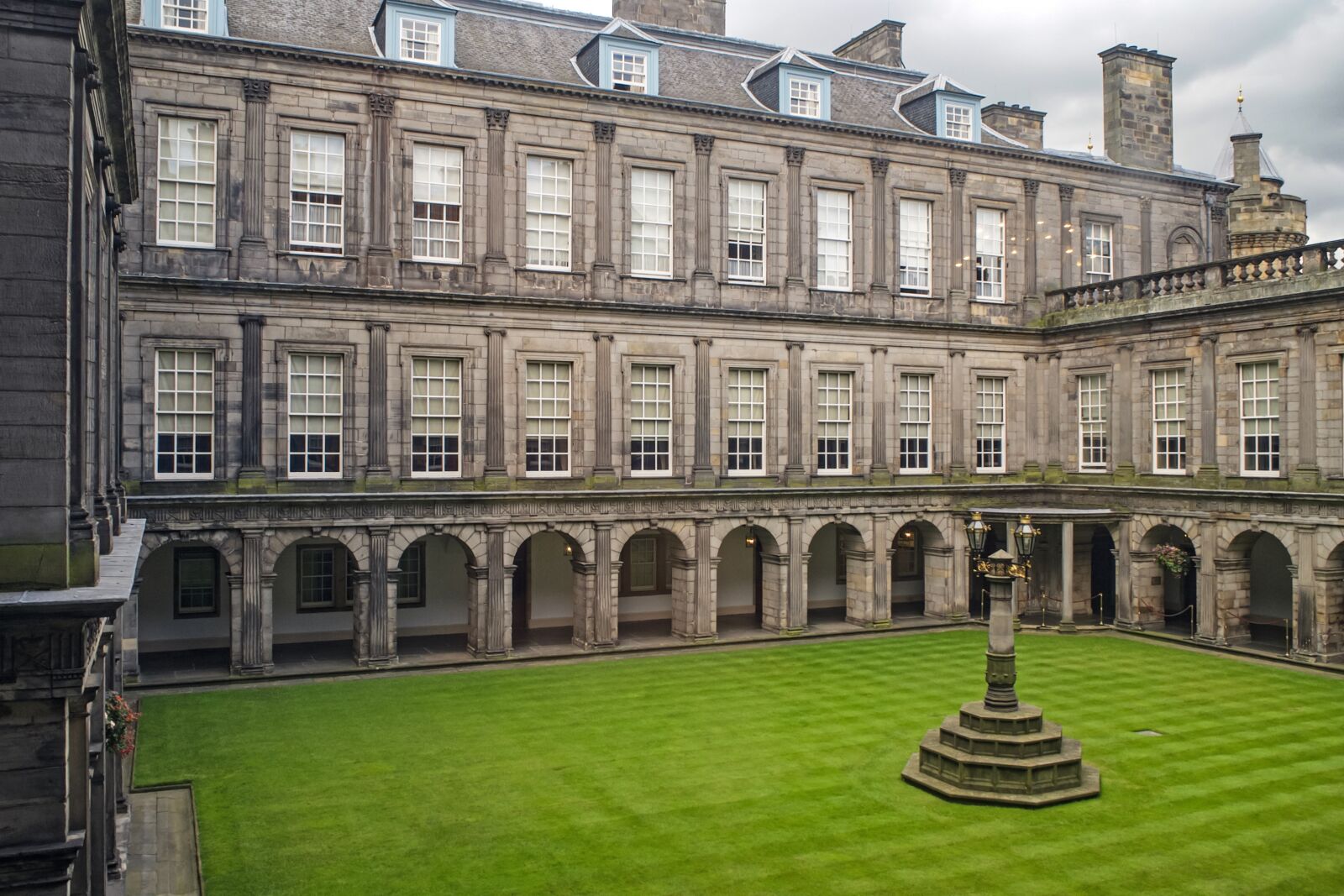Olympus OM-D E-M10 sample photo. Holyroodhouse, holyrood palace, residence photography