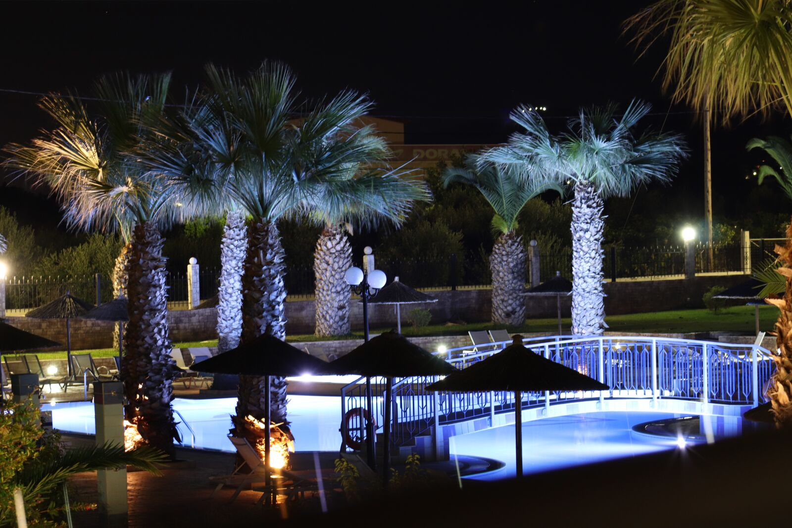 Canon EF75-300mm f/4-5.6 sample photo. Pool, vacations, swim photography