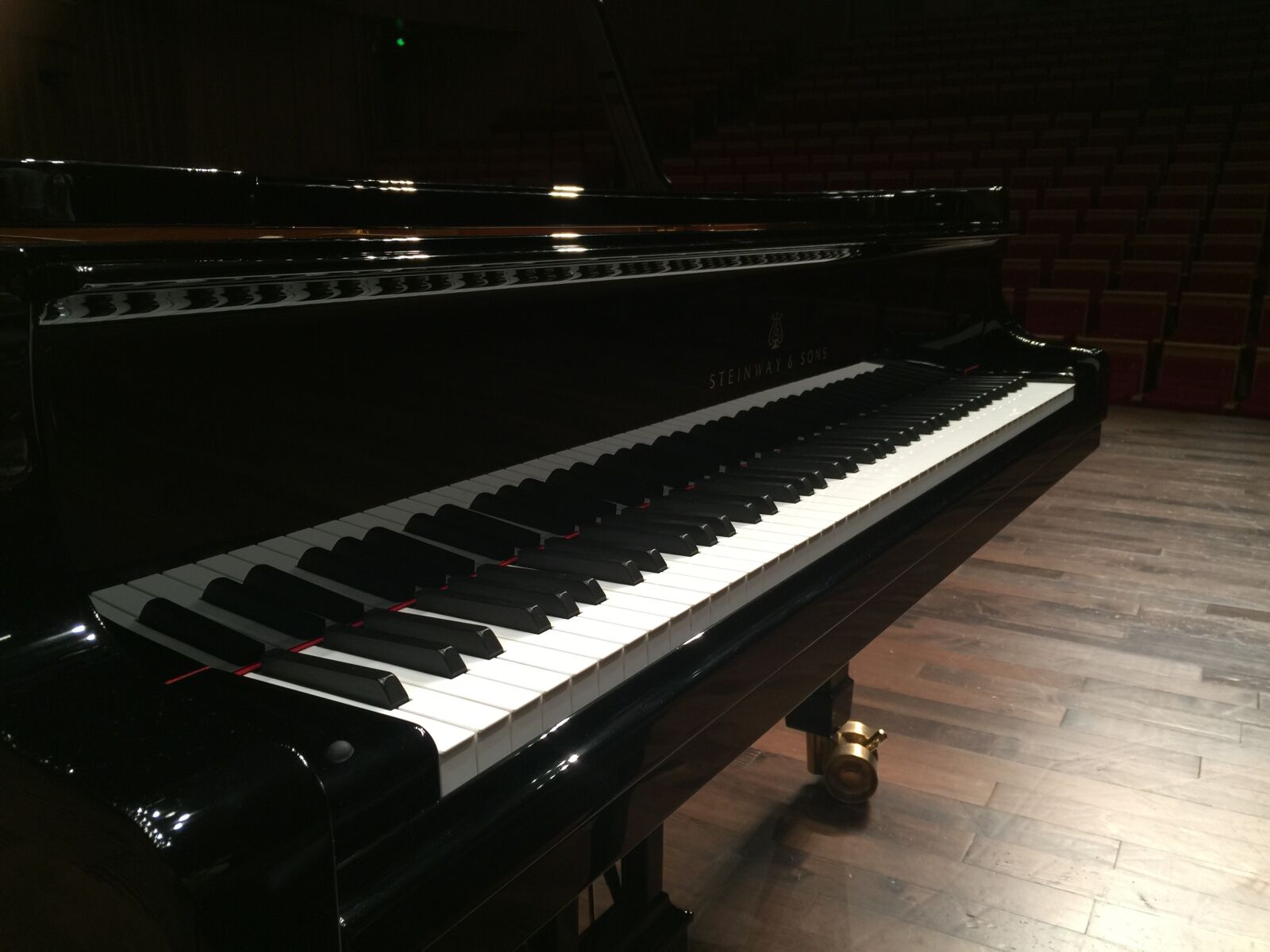 iPhone 6 Plus back camera 4.15mm f/2.2 sample photo. Changsha concert hall, stage photography