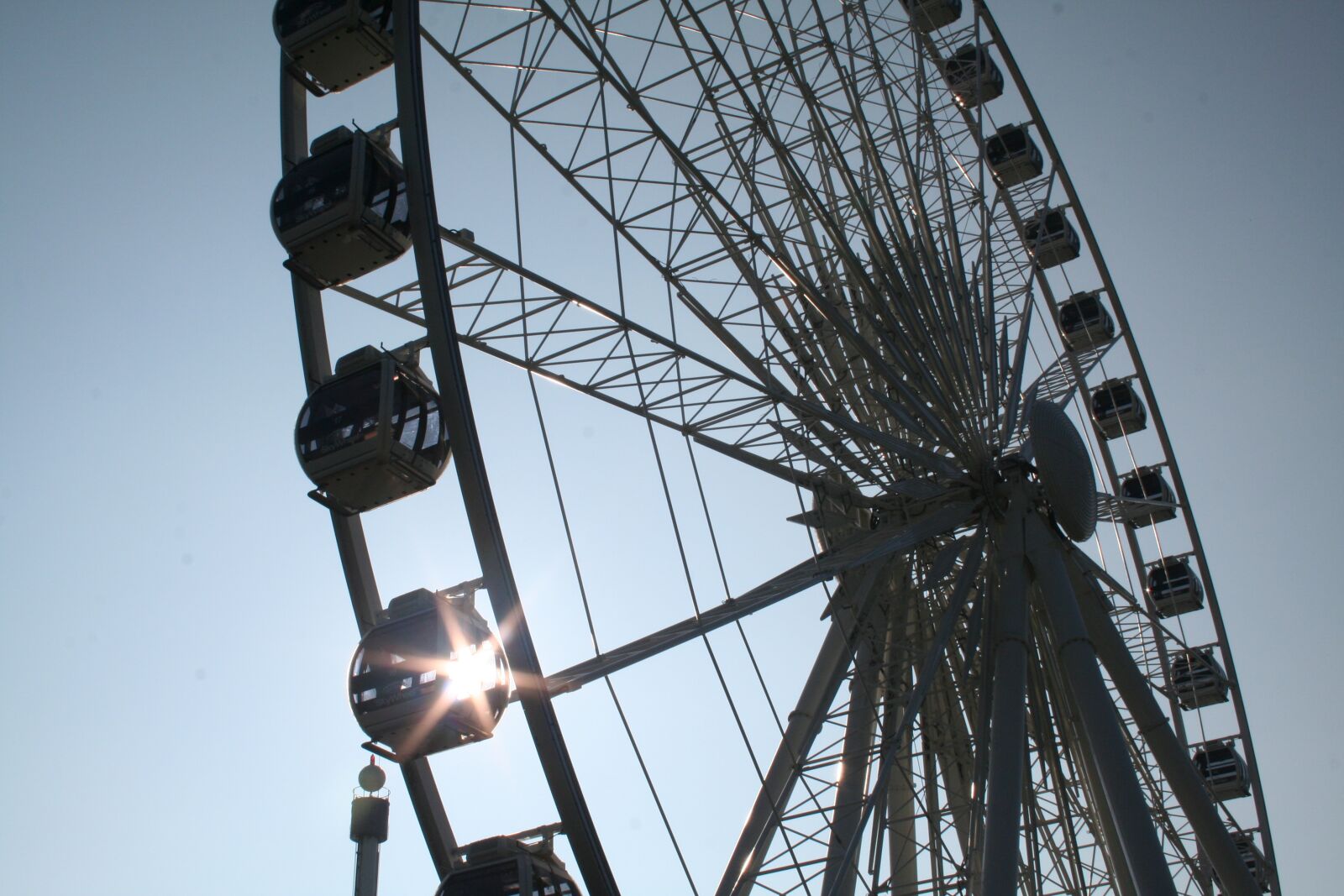 Canon EOS 350D (EOS Digital Rebel XT / EOS Kiss Digital N) sample photo. Ferris wheel, view, gondola photography