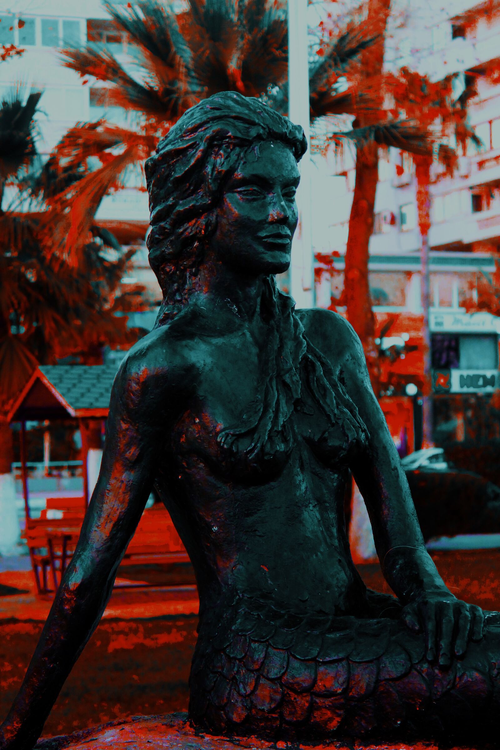 Canon EOS 1100D (EOS Rebel T3 / EOS Kiss X50) sample photo. Sculpture, red, woman photography
