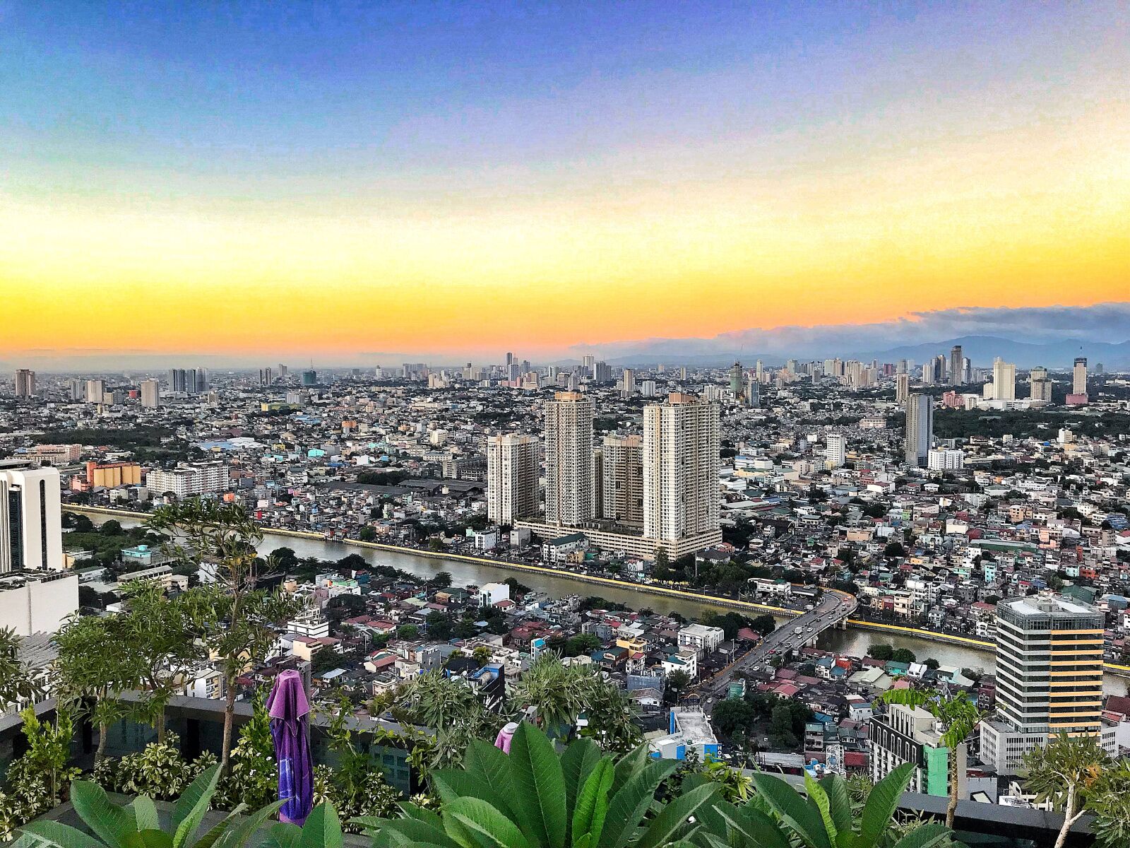 iPhone 7 back camera 3.99mm f/1.8 sample photo. Buildings, rooftop, ayala photography