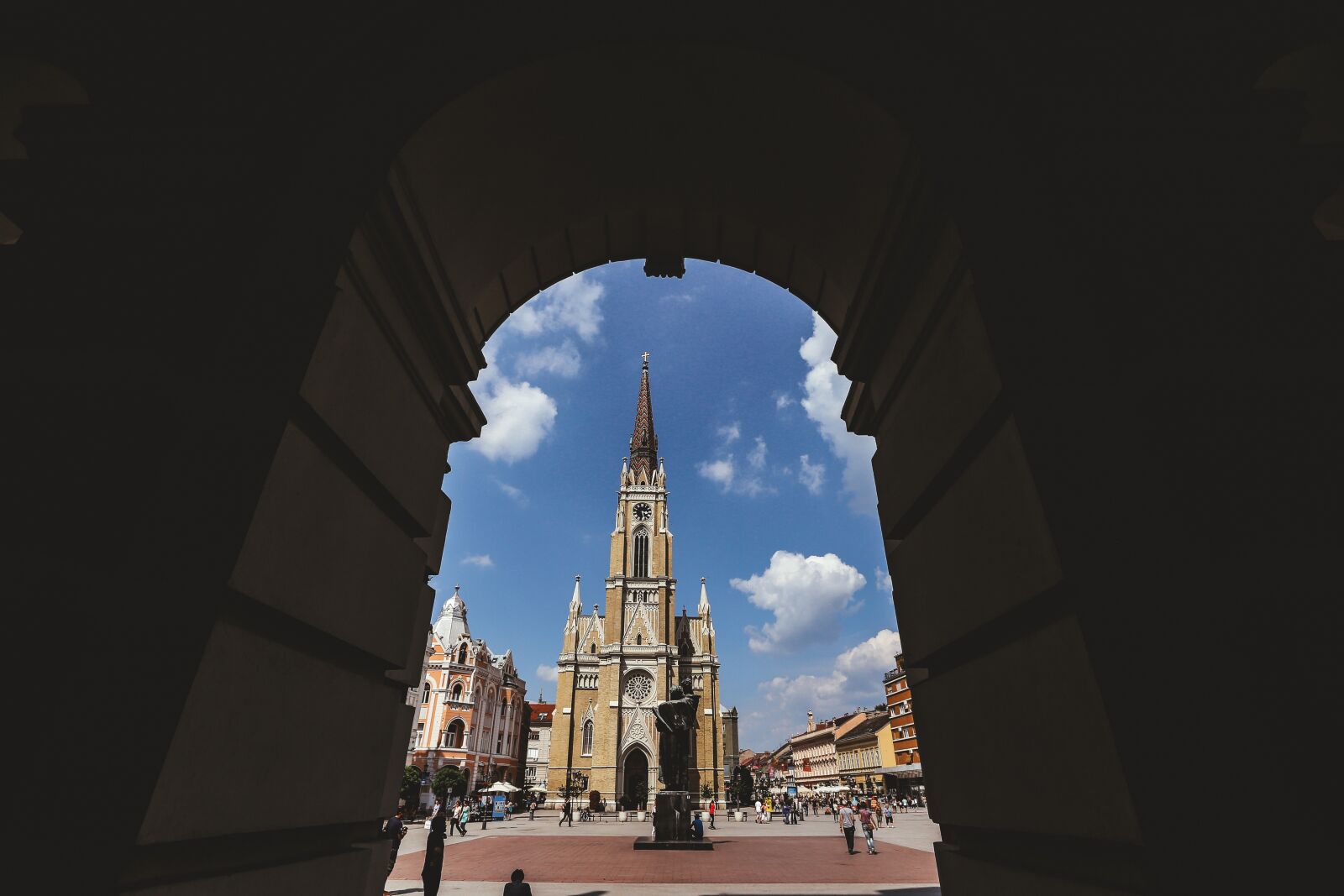 Canon EF 16-35mm F2.8L II USM sample photo. Arch, cityscape, perspective, shadow photography