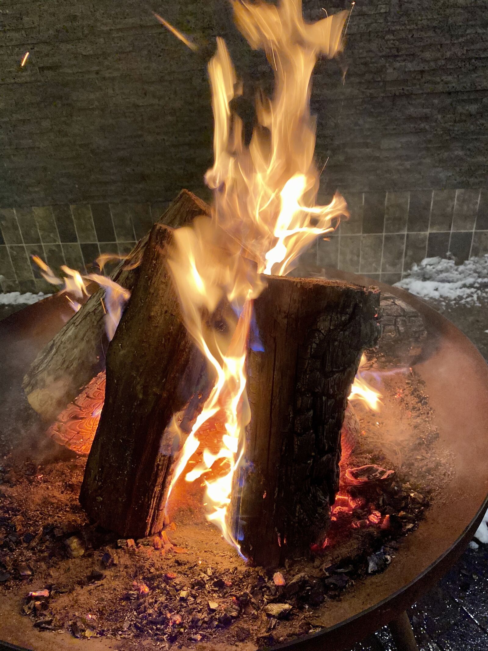 Apple iPhone 11 Pro sample photo. Fire, wood, flame photography