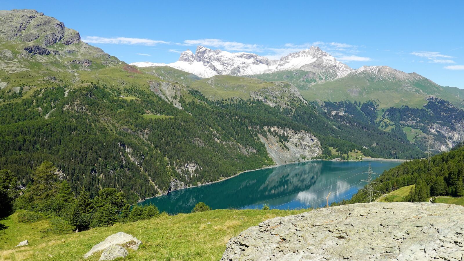 Sony DSC-RX100M7 sample photo. Lake, mountains, trees photography