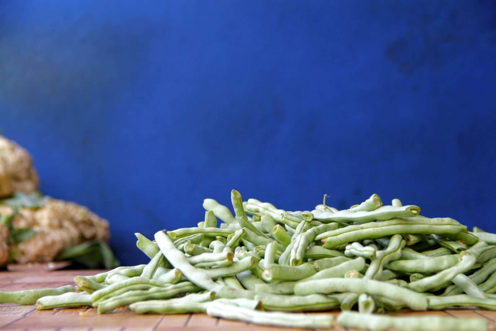 Canon EF-S 18-135mm F3.5-5.6 IS sample photo. Beans, vegetable, food photography